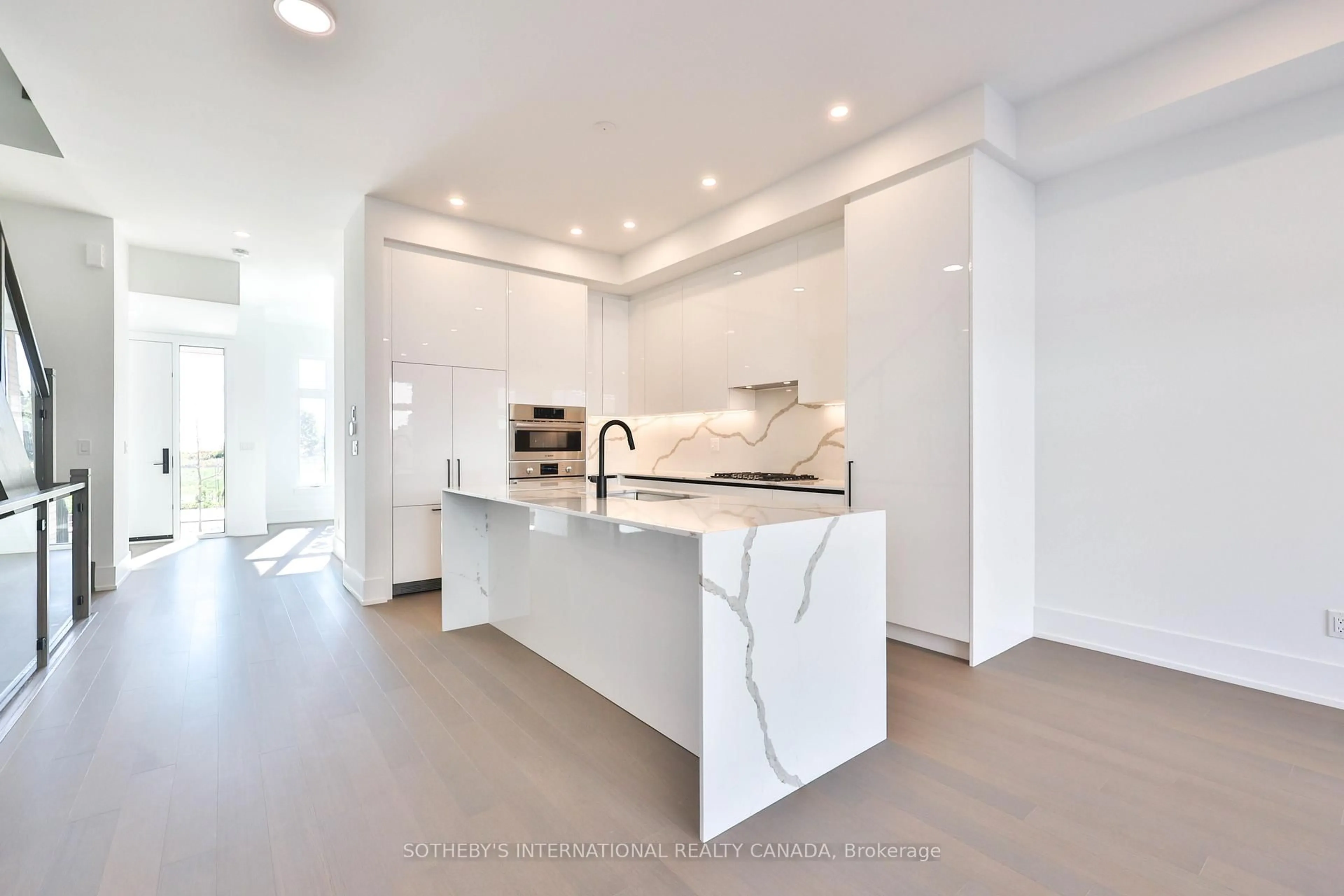 Contemporary kitchen, ceramic/tile floor for 60 Lou Parsons Way Dr #TH 85, Mississauga Ontario L5H 0B2