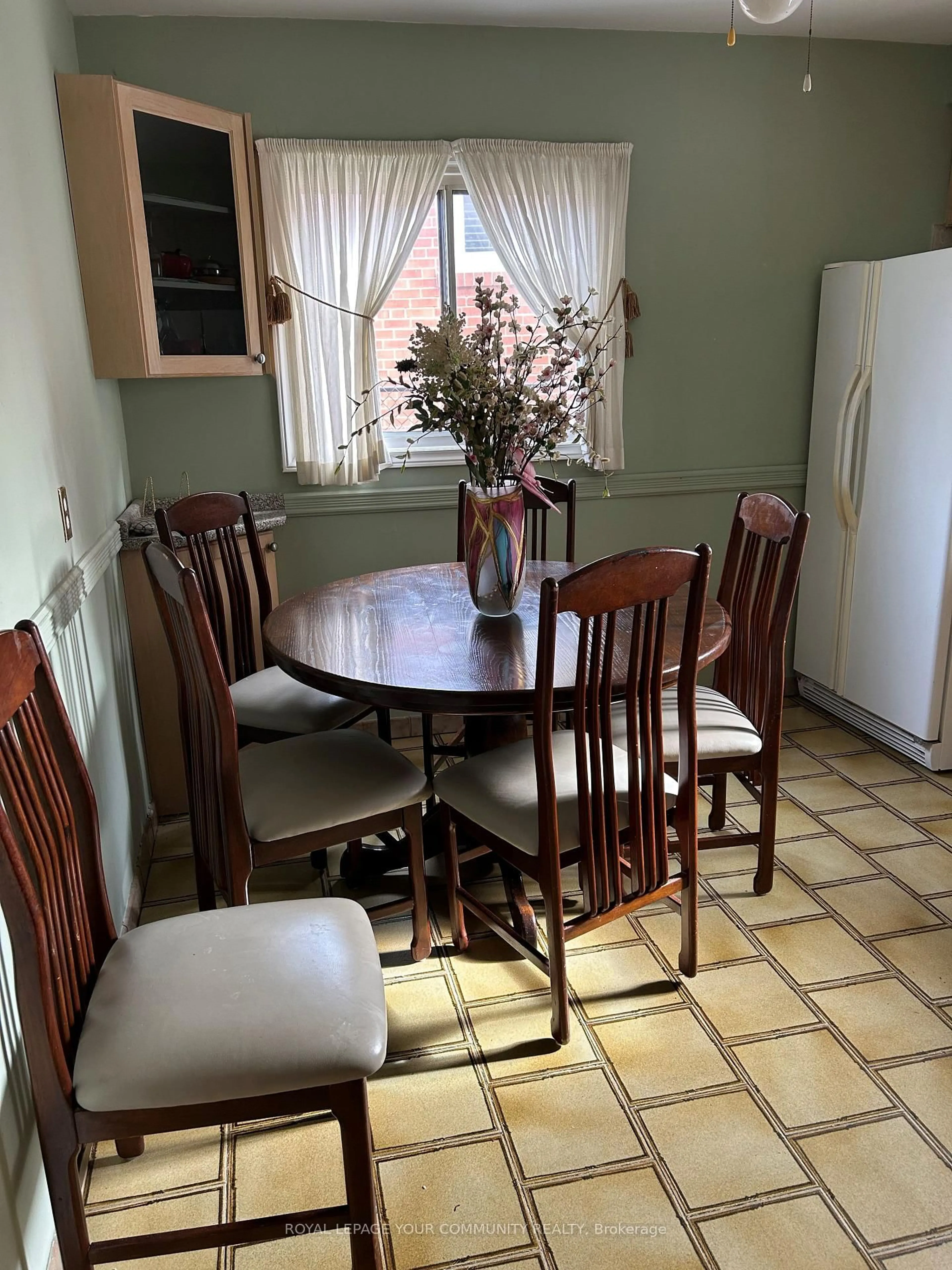 Dining room, unknown for 214 Derrydown Rd, Toronto Ontario M3J 1S1