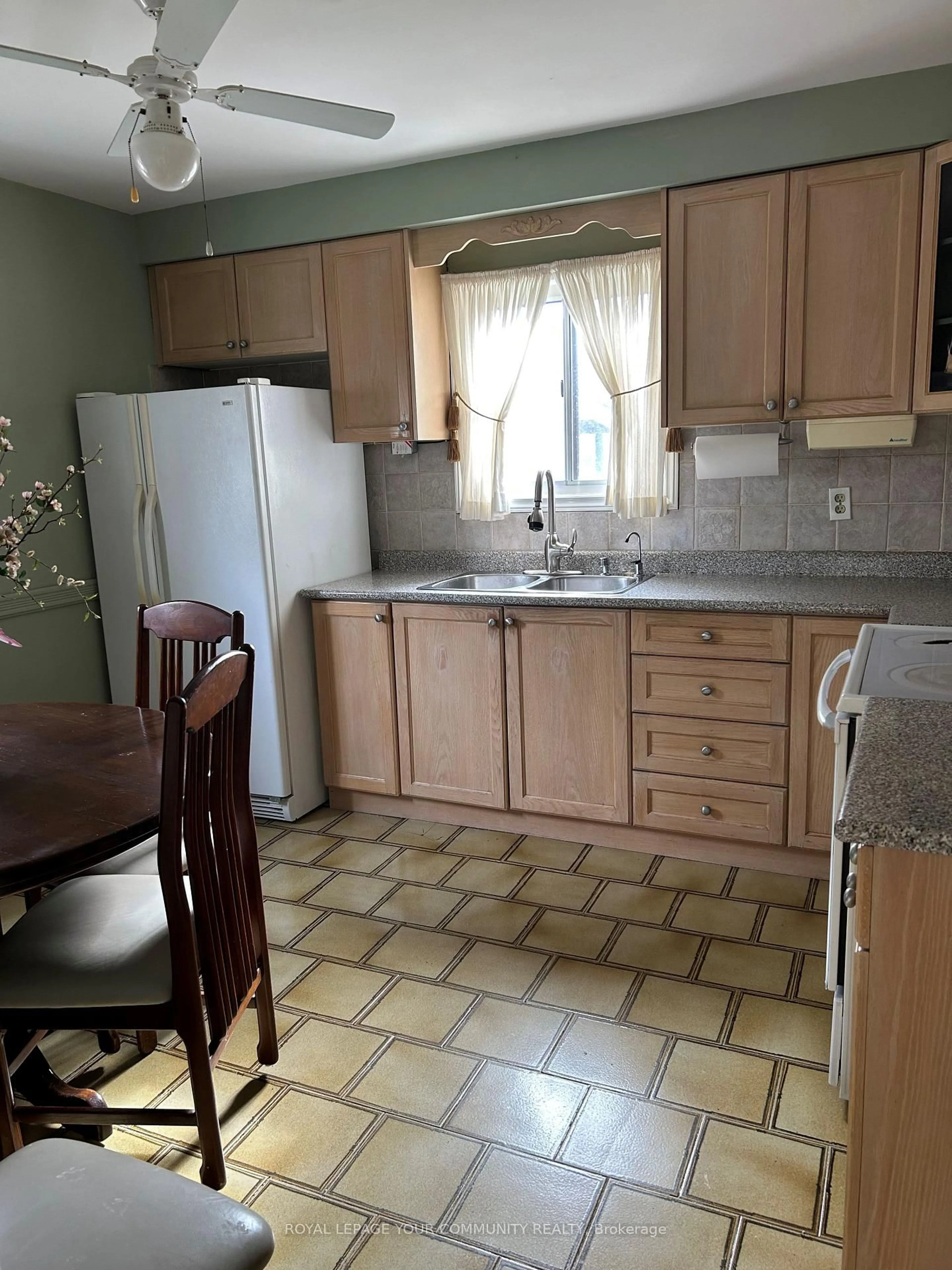 Standard kitchen, unknown for 214 Derrydown Rd, Toronto Ontario M3J 1S1
