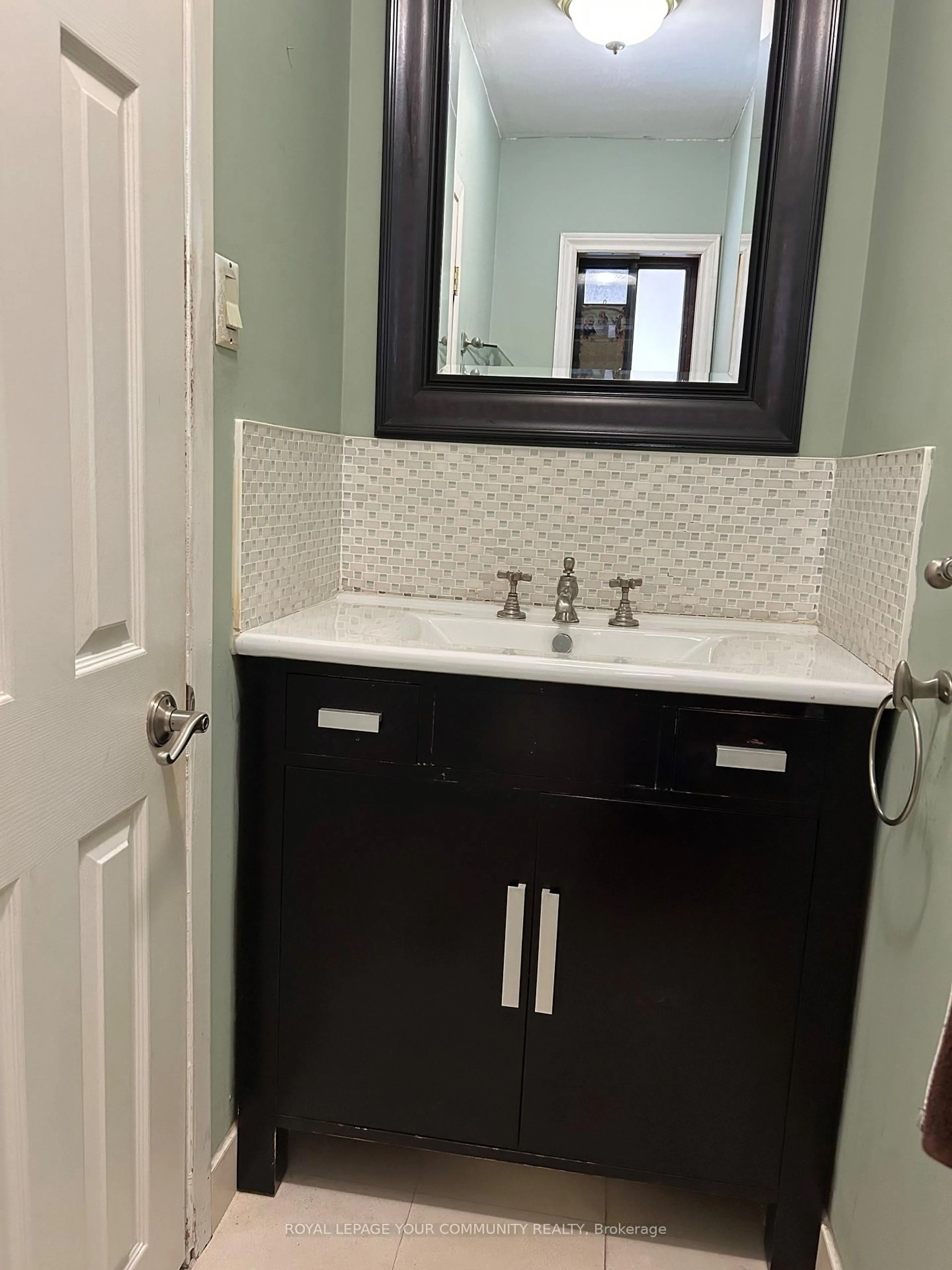 Standard bathroom, ceramic/tile floor for 214 Derrydown Rd, Toronto Ontario M3J 1S1
