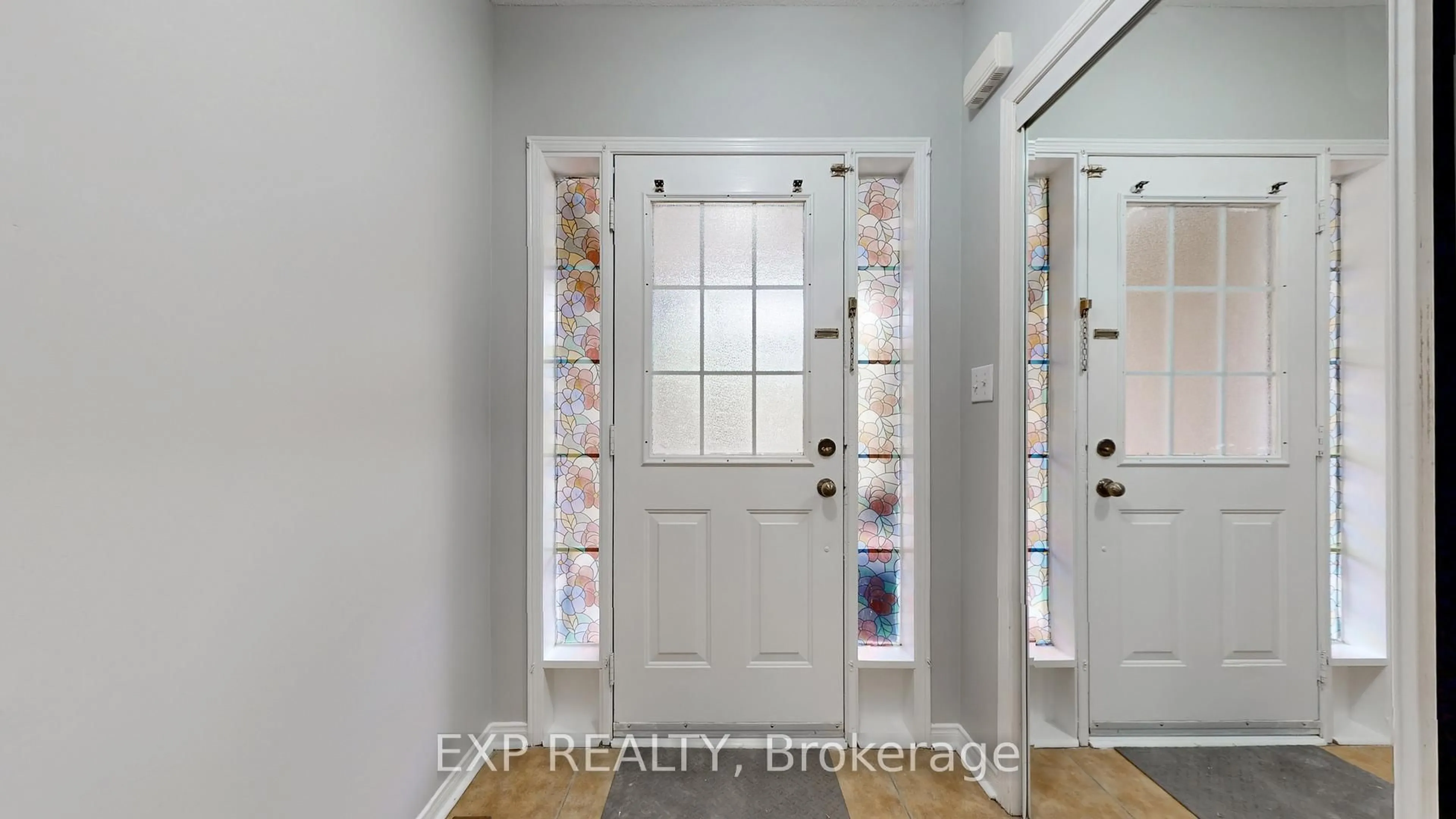 Indoor entryway for 3896 Lacman Tr, Mississauga Ontario L5M 6N8