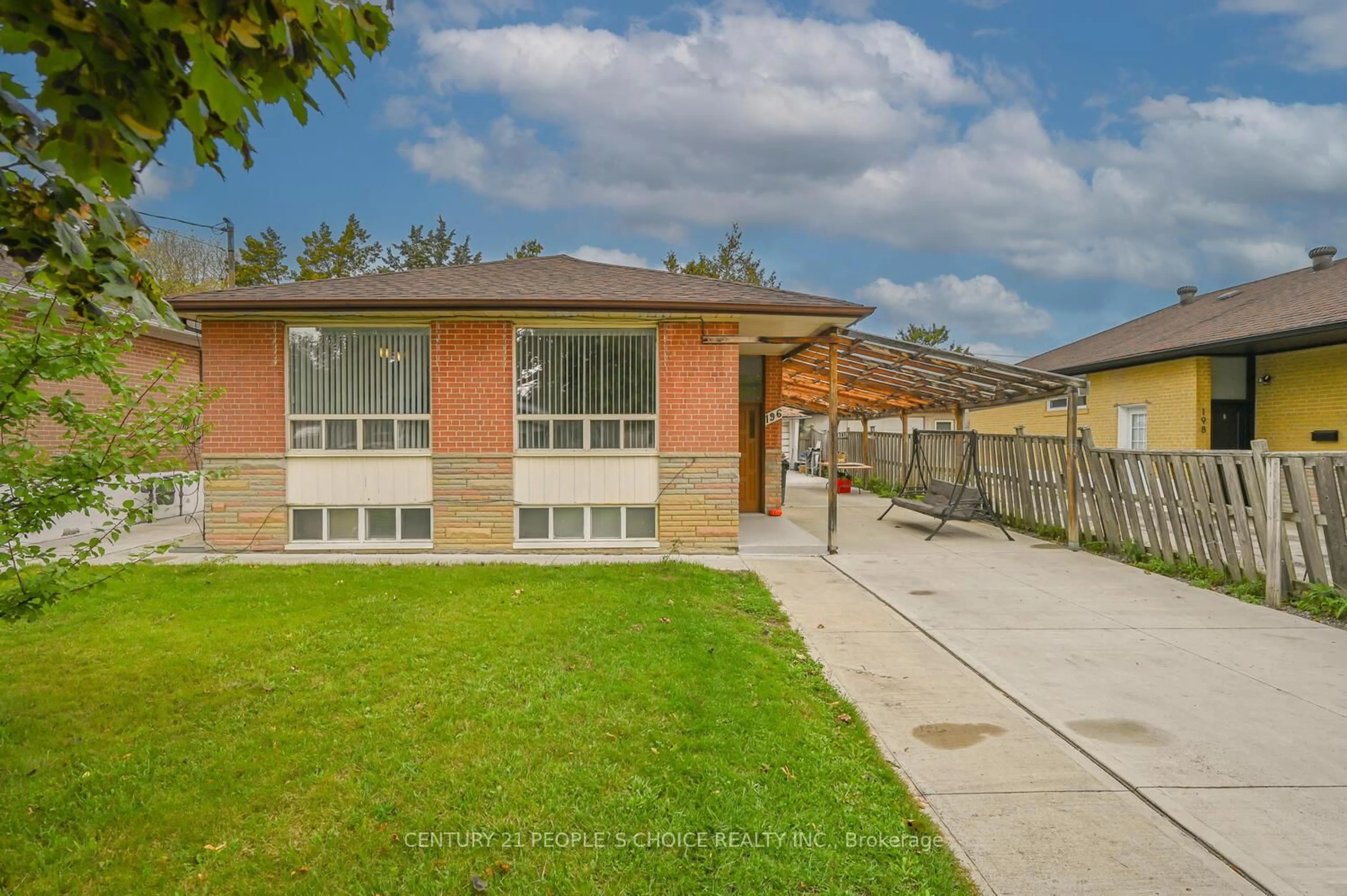 A pic from outside/outdoor area/front of a property/back of a property/a pic from drone, street for 196 Taysham Cres, Toronto Ontario M9V 1X7