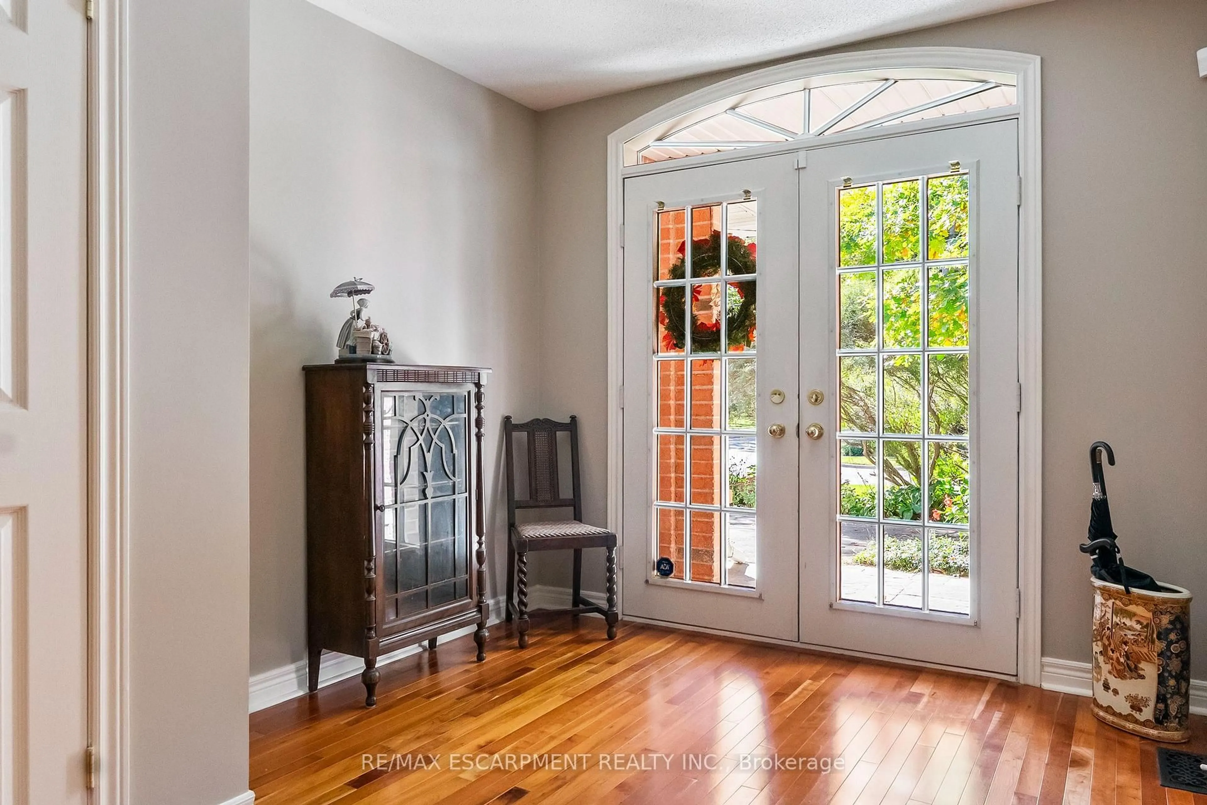 Indoor entryway for 1329 Clarkson Rd, Mississauga Ontario L5J 2W6