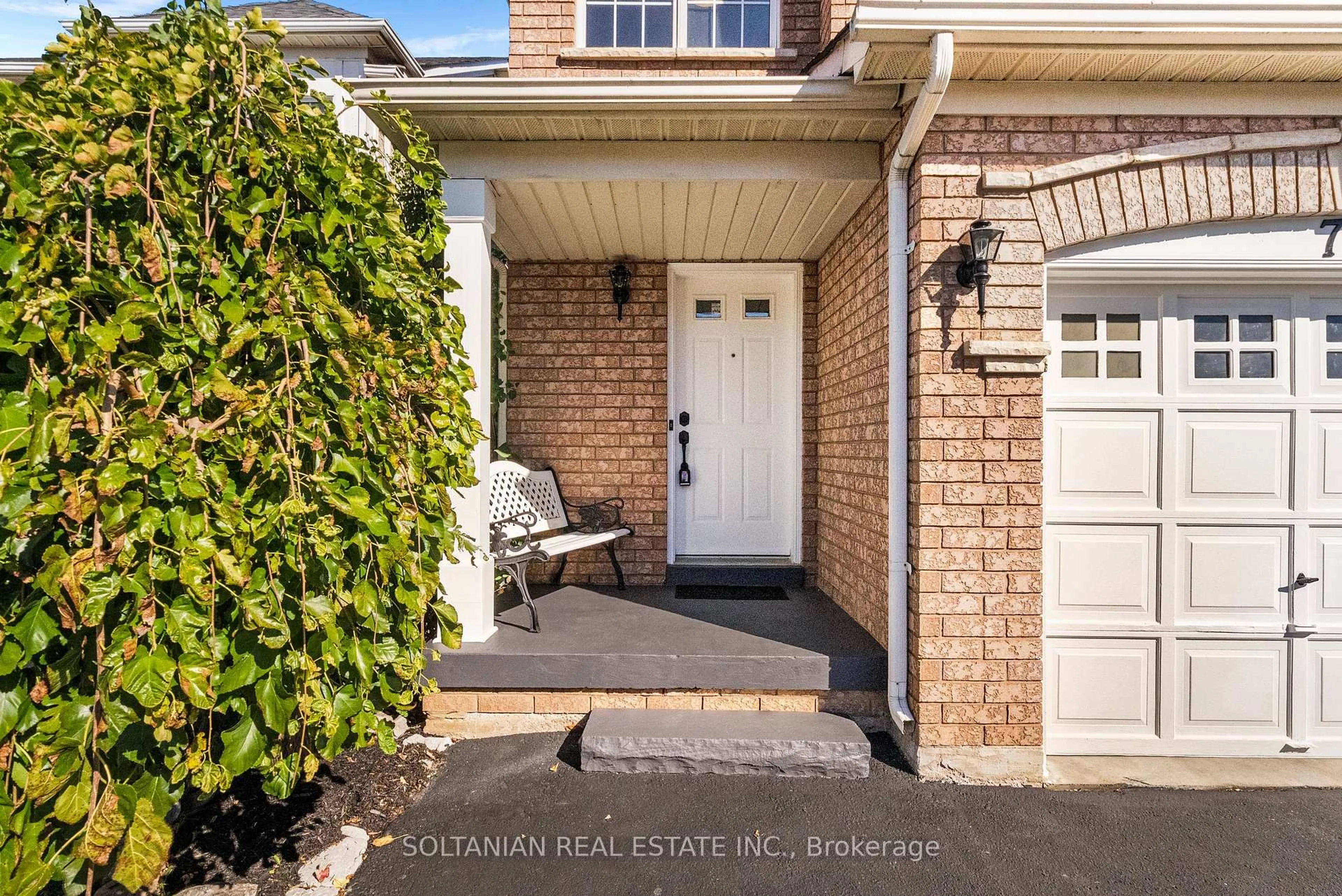 Indoor entryway for 71 Tiller Tr, Brampton Ontario L6X 4S6