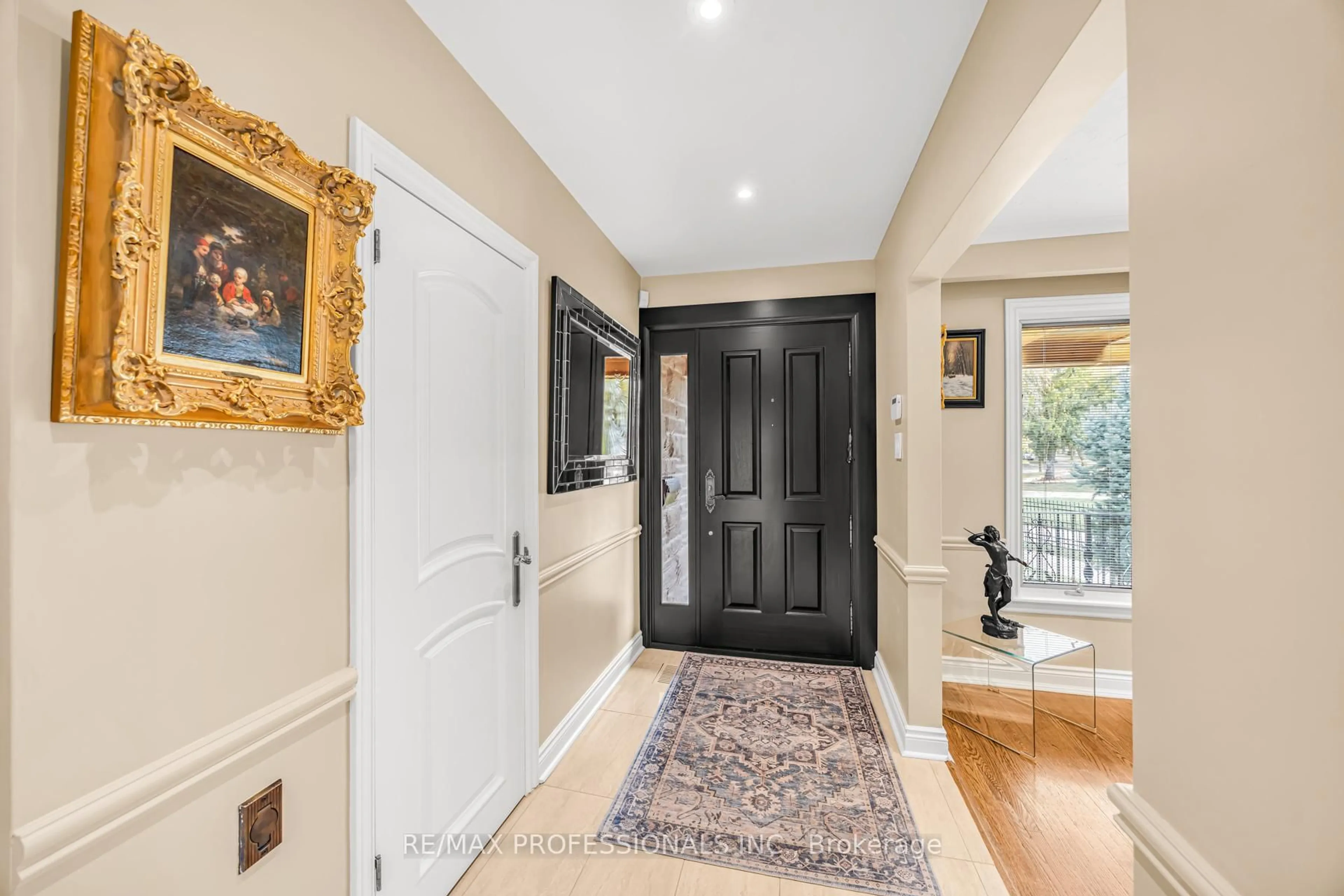 Indoor entryway for 16 Woodpark Rd, Toronto Ontario M9P 1L9