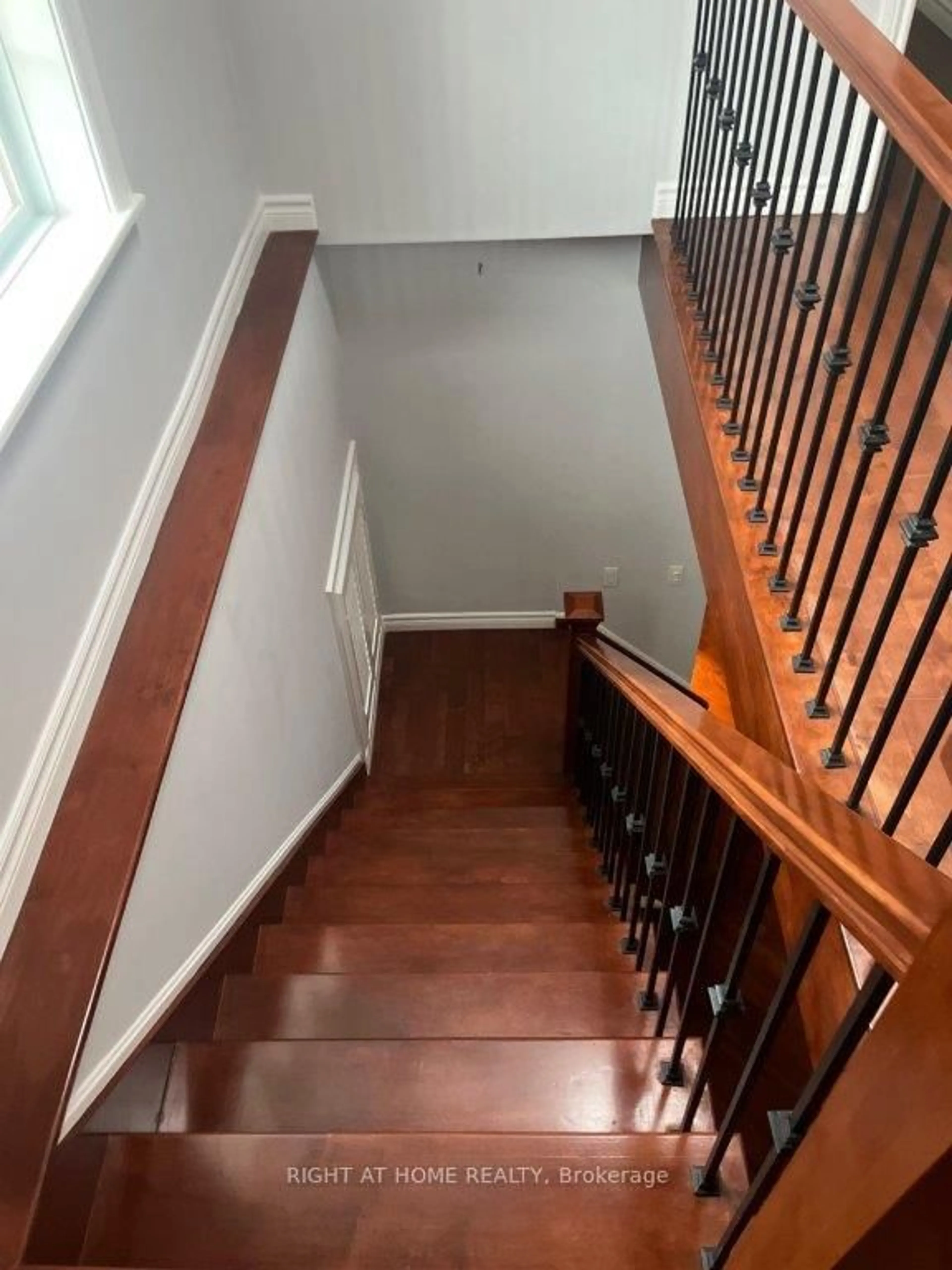 Stairs for 33 Rothsay Ave, Toronto Ontario M8Z 4M2