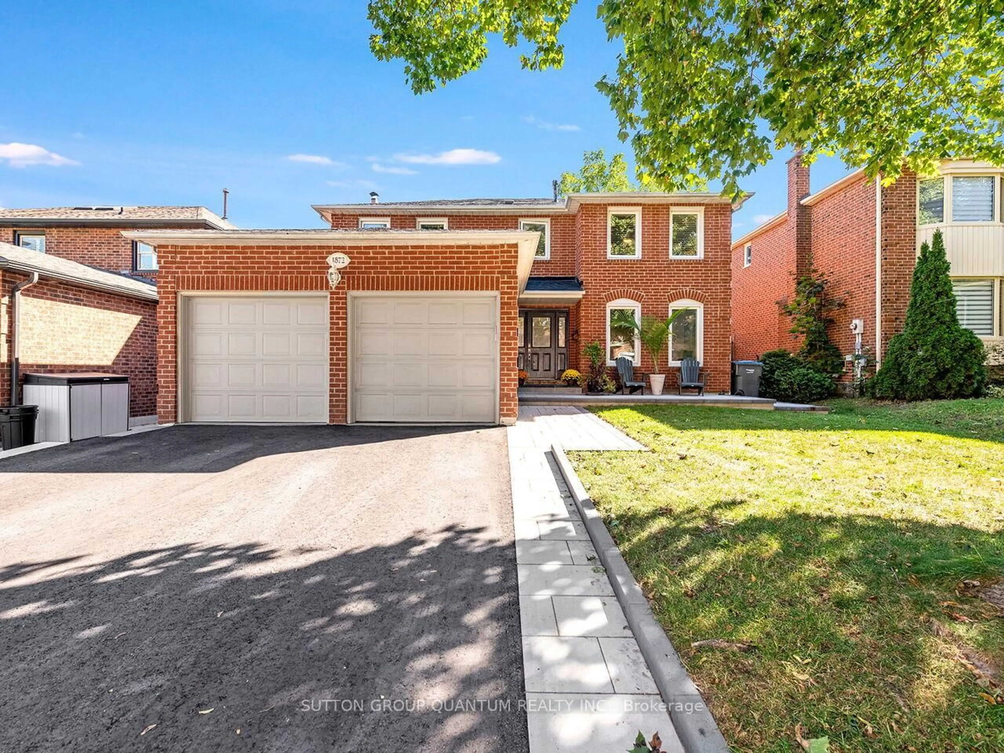 Home with brick exterior material, street for 1872 Flintlock Crt, Mississauga Ontario L5L 3E1