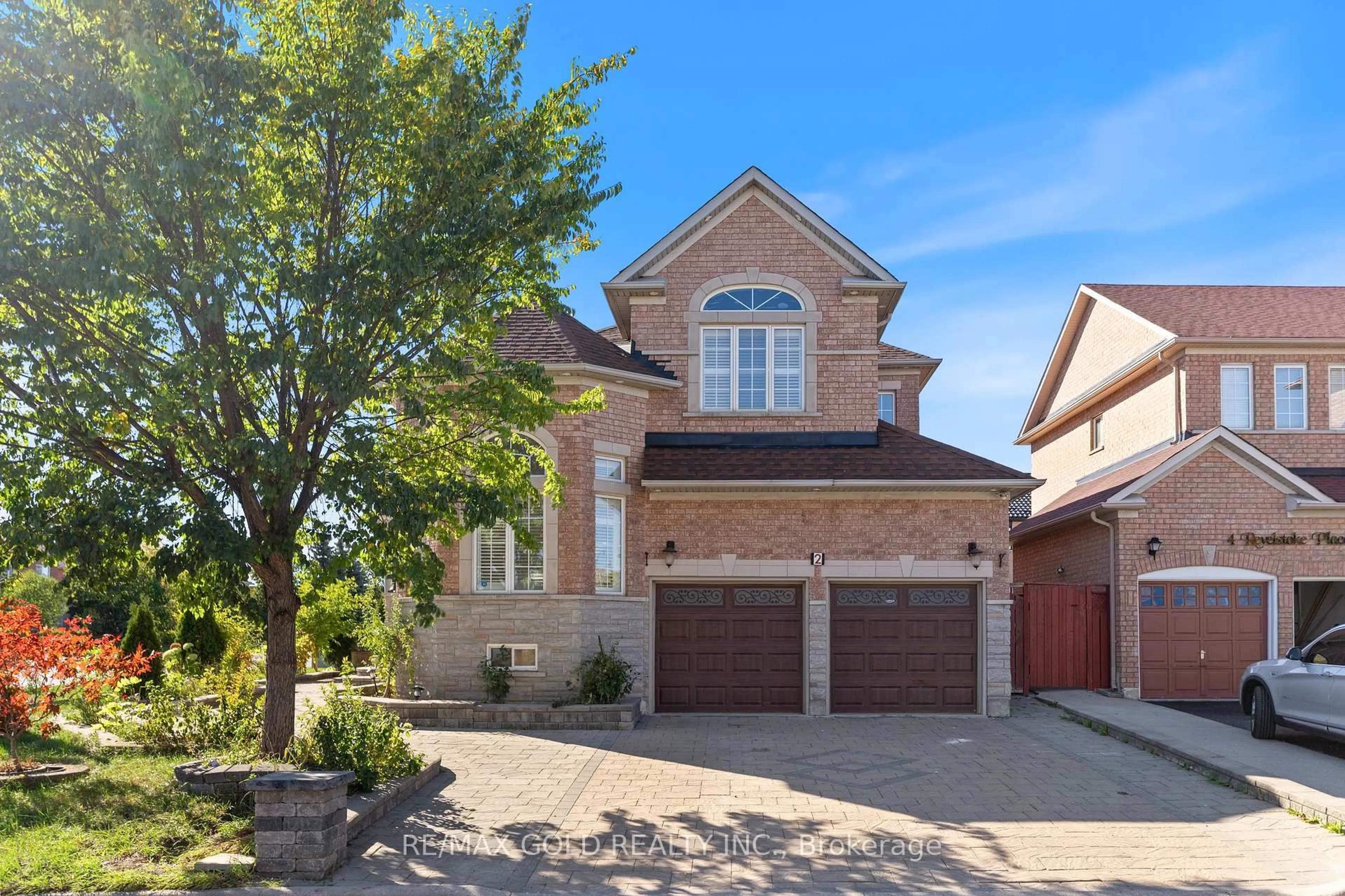 Home with brick exterior material, street for 2 Revelstoke Pl, Brampton Ontario L6R 3G3