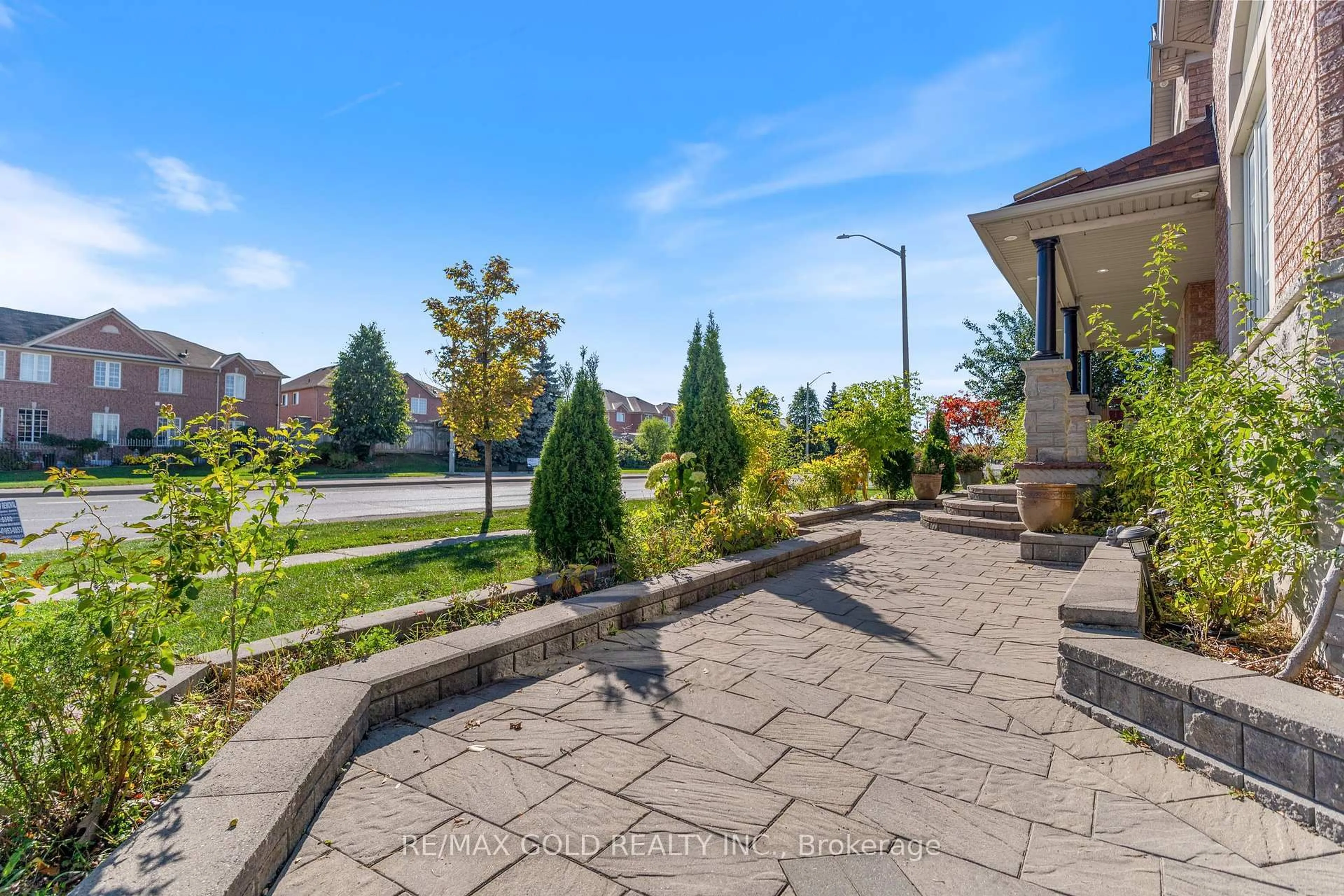 Patio, street for 2 Revelstoke Pl, Brampton Ontario L6R 3G3