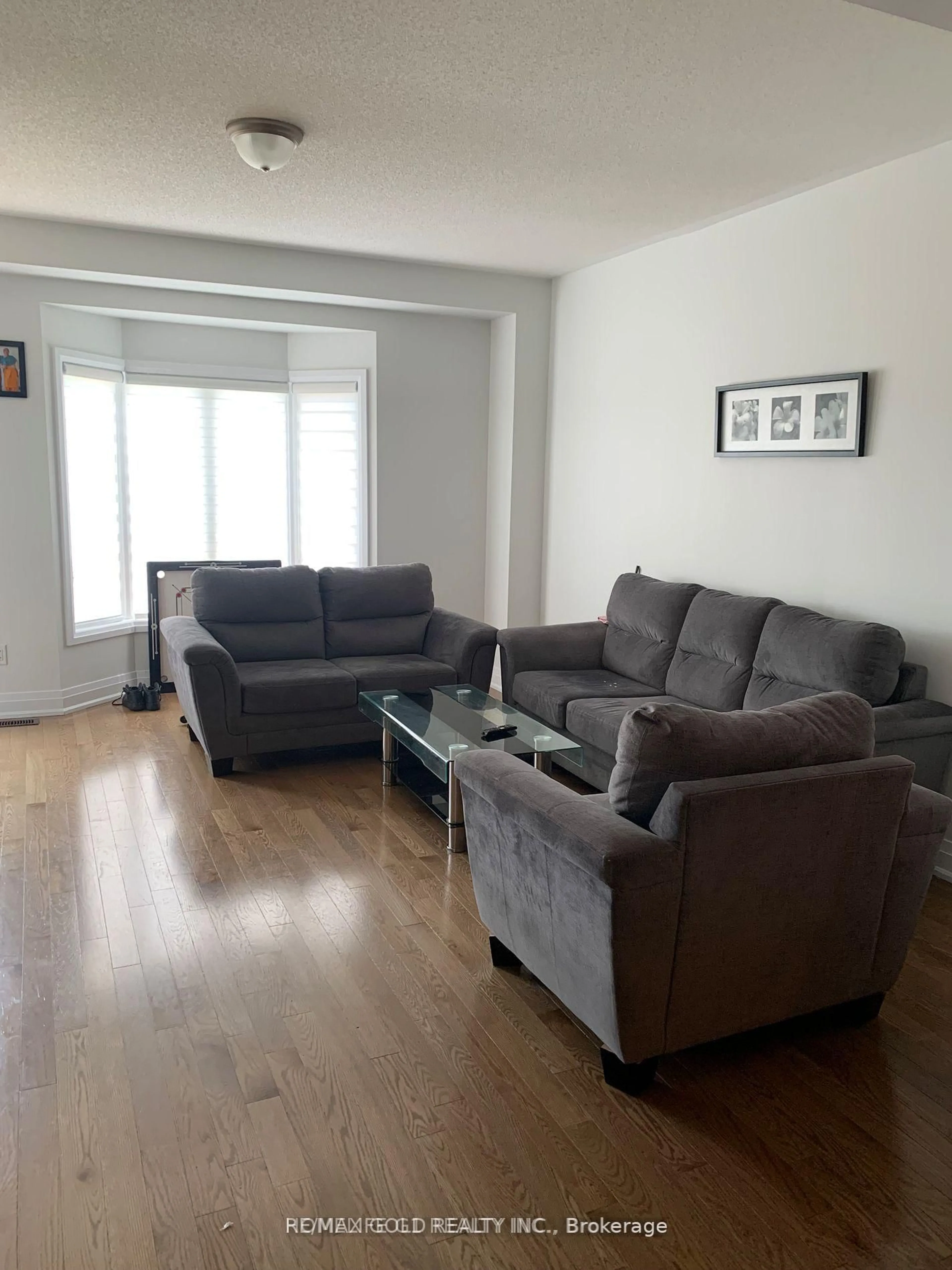Living room with furniture, unknown for 35 Dalbeattie Dr, Brampton Ontario L6Y 6H7