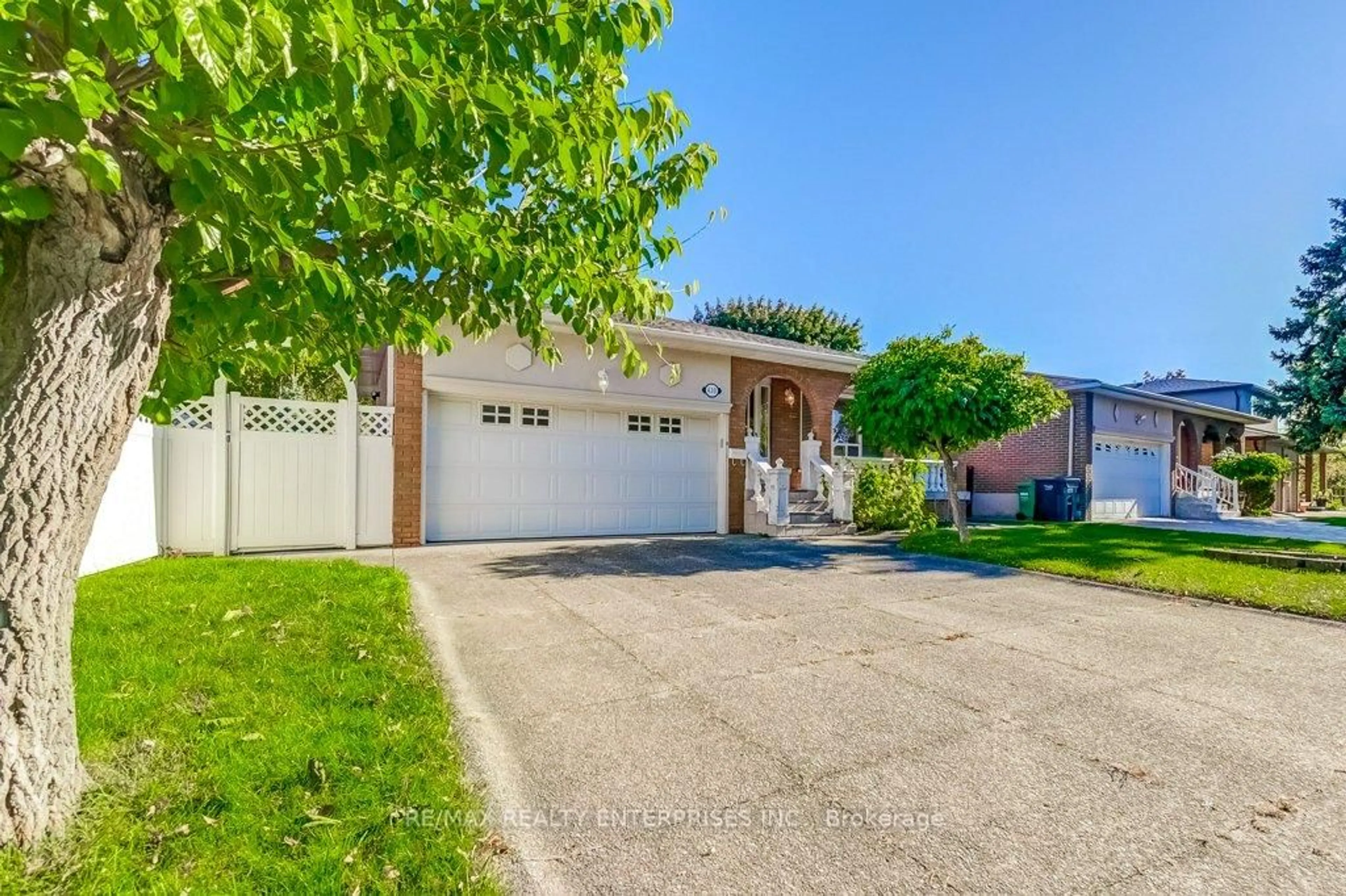 Home with brick exterior material, street for 430 Louis Dr, Mississauga Ontario L5B 2J4