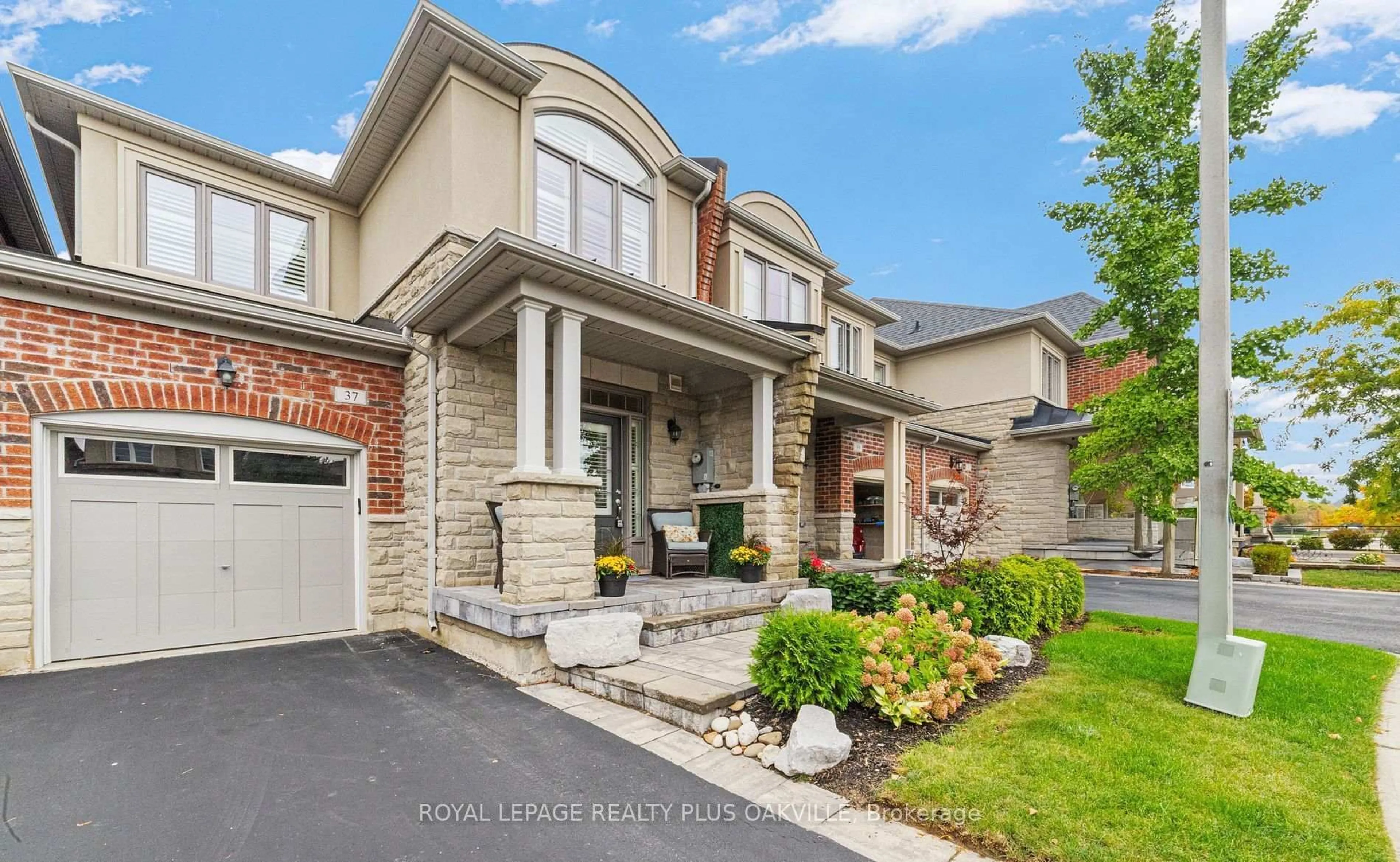 Home with brick exterior material, street for 37 Diamond Leaf Lane, Halton Hills Ontario L7G 0G7