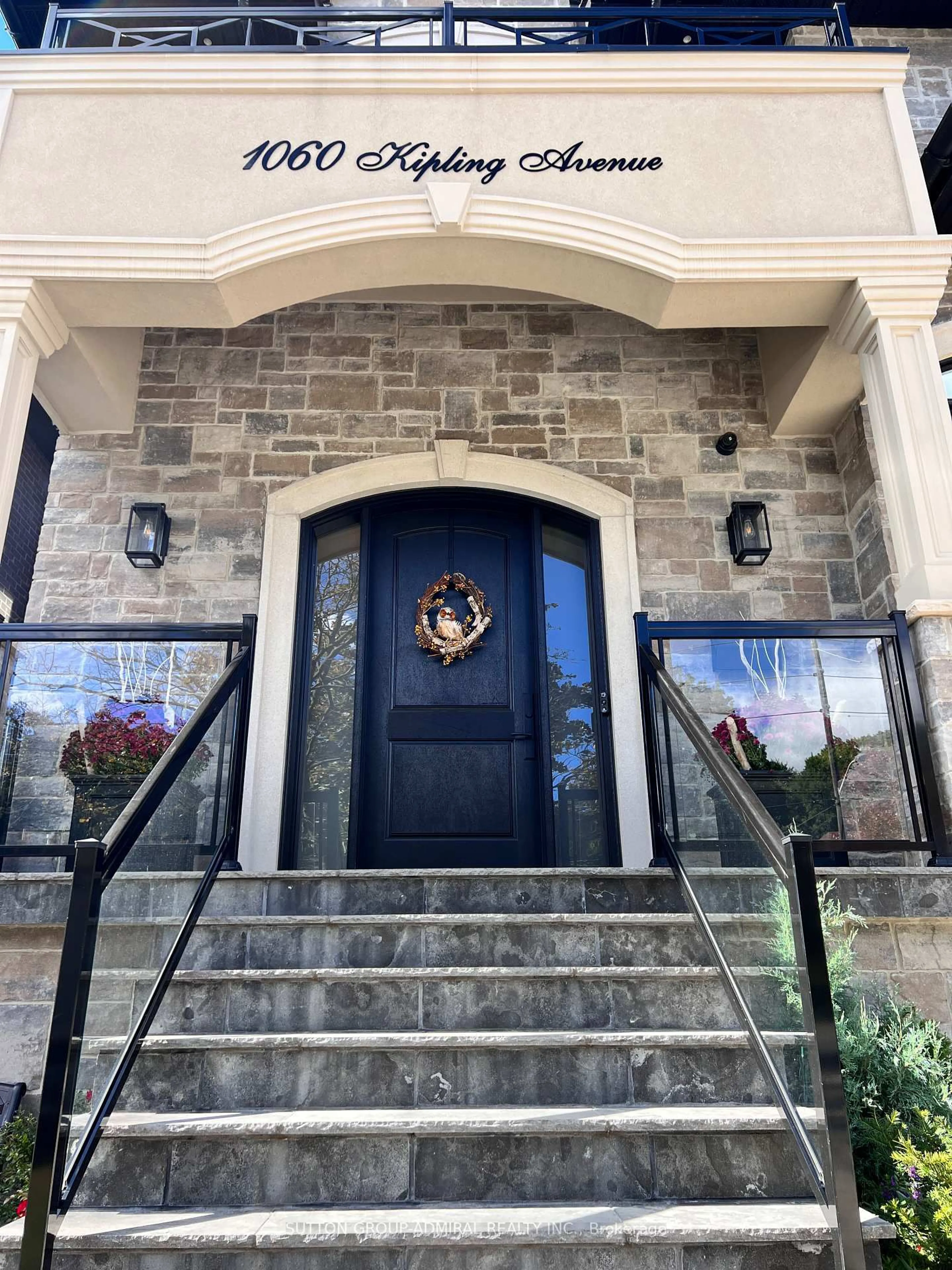 Indoor entryway for 1060 Kipling Ave, Toronto Ontario M9B 3L9