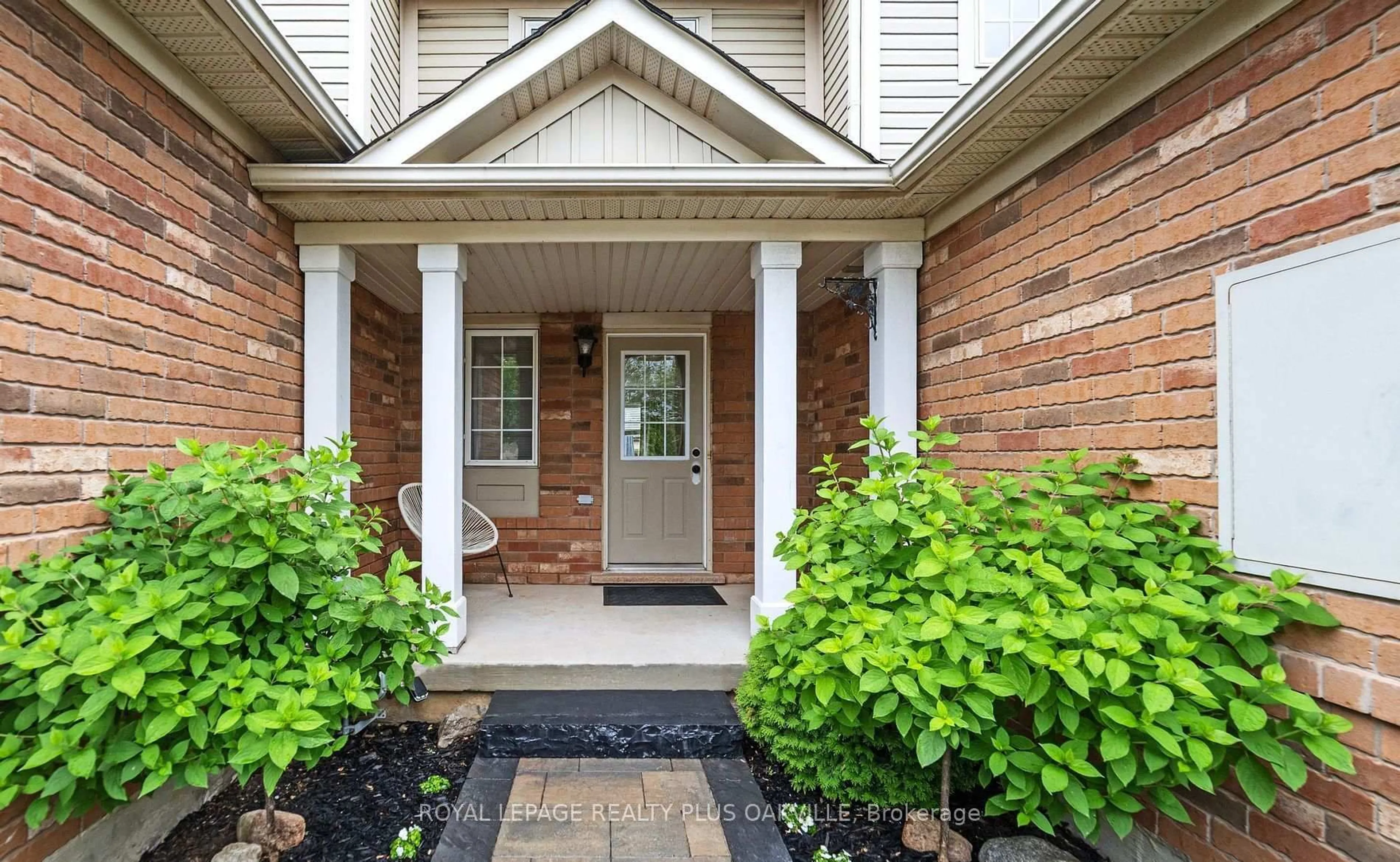Indoor entryway for 2185 Baronwood Dr, Oakville Ontario L6M 4S4