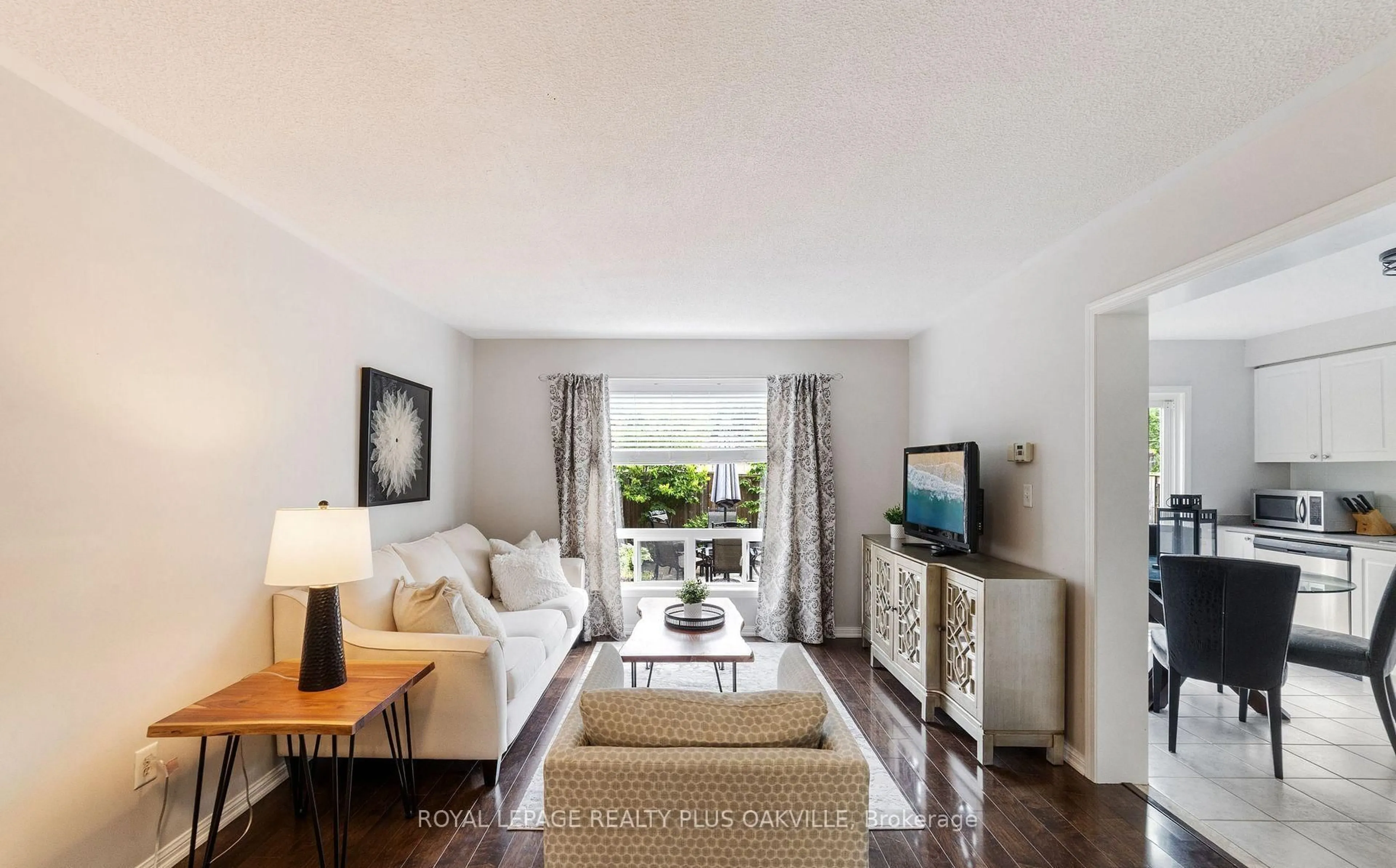 Living room with furniture, unknown for 2185 Baronwood Dr, Oakville Ontario L6M 4S4