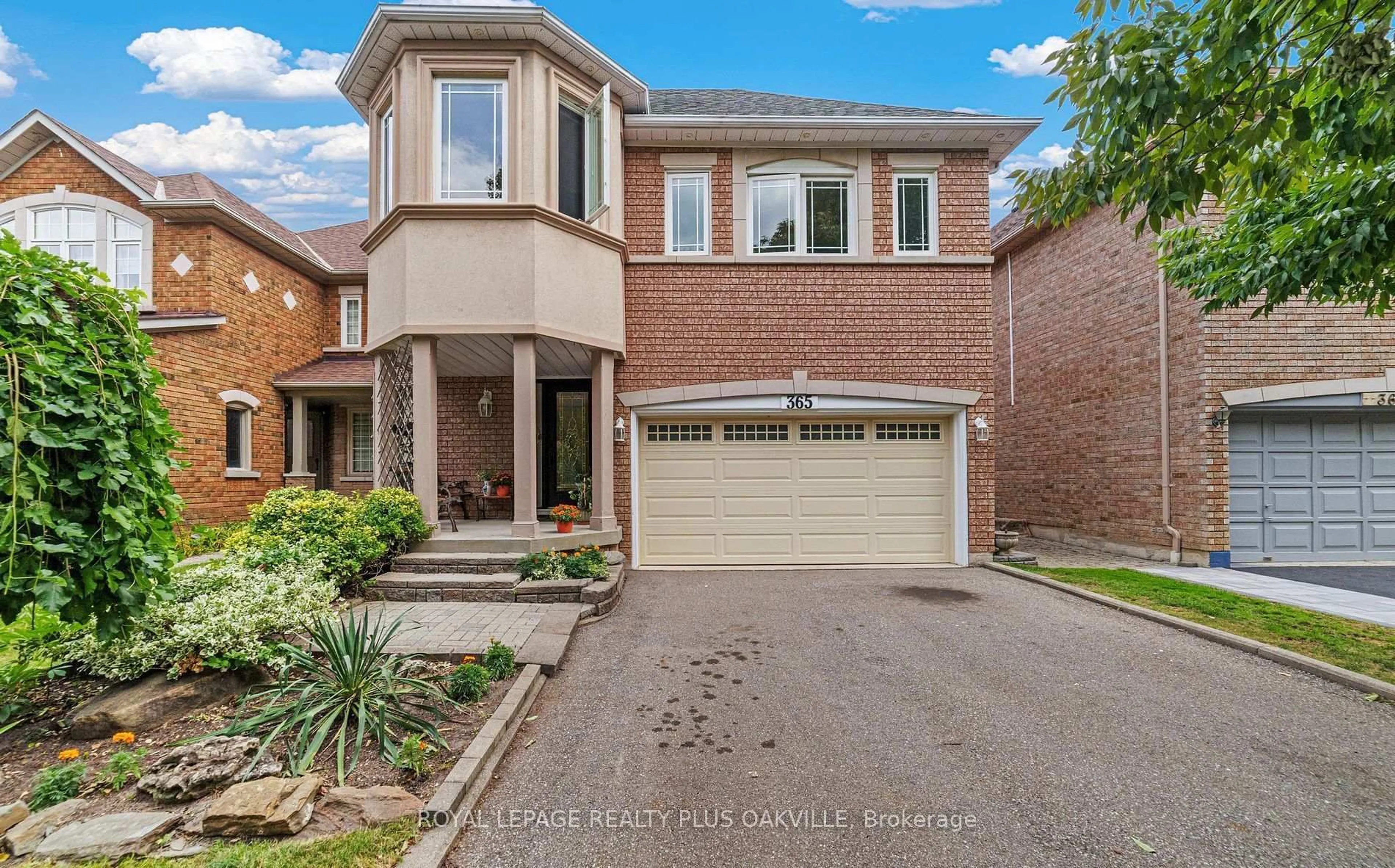Home with brick exterior material, street for 365 Turnberry Cres, Mississauga Ontario L4Z 3W3