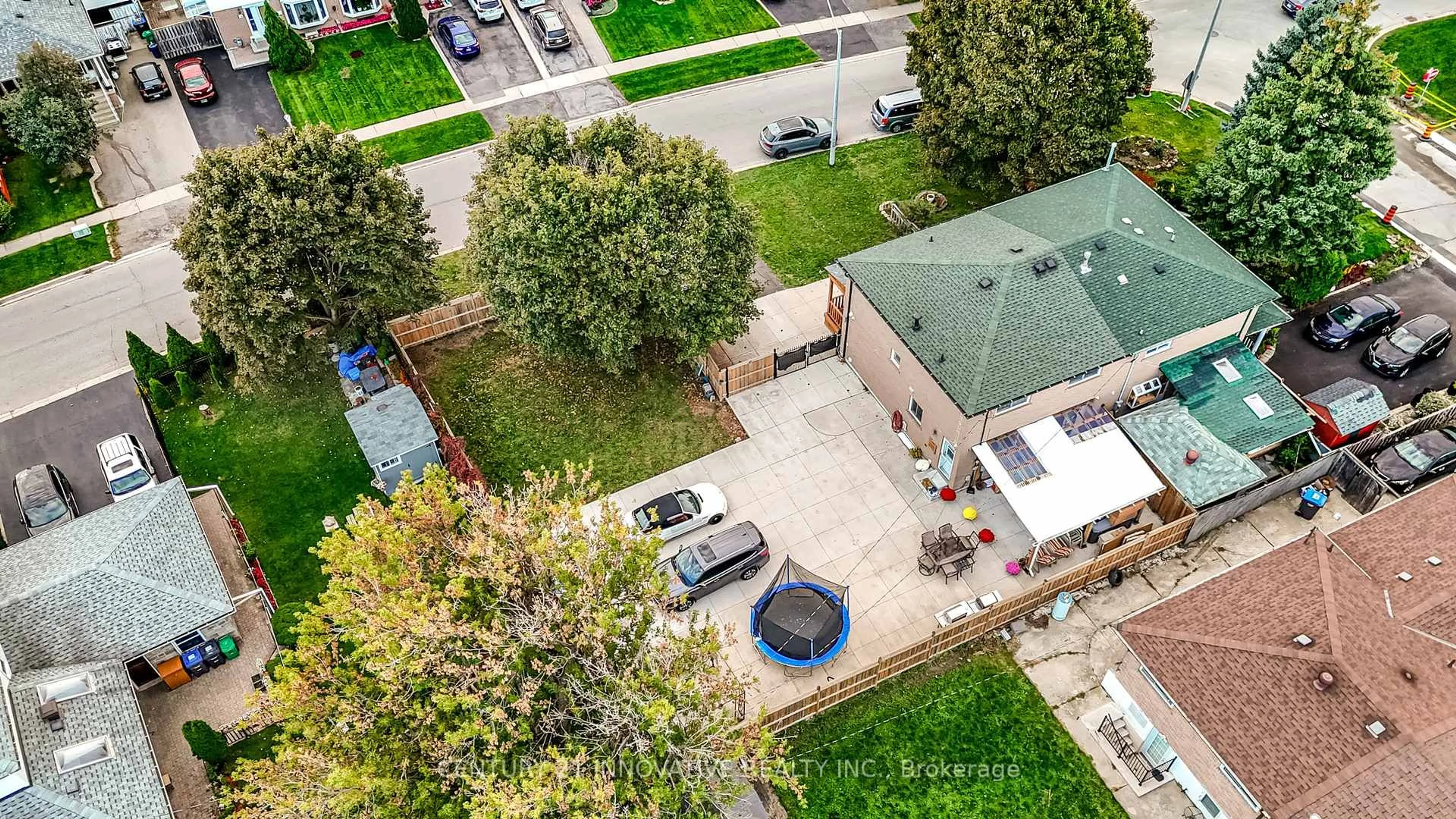 A pic from outside/outdoor area/front of a property/back of a property/a pic from drone, unknown for 13 Dorset Dr, Brampton Ontario L6T 2Y1
