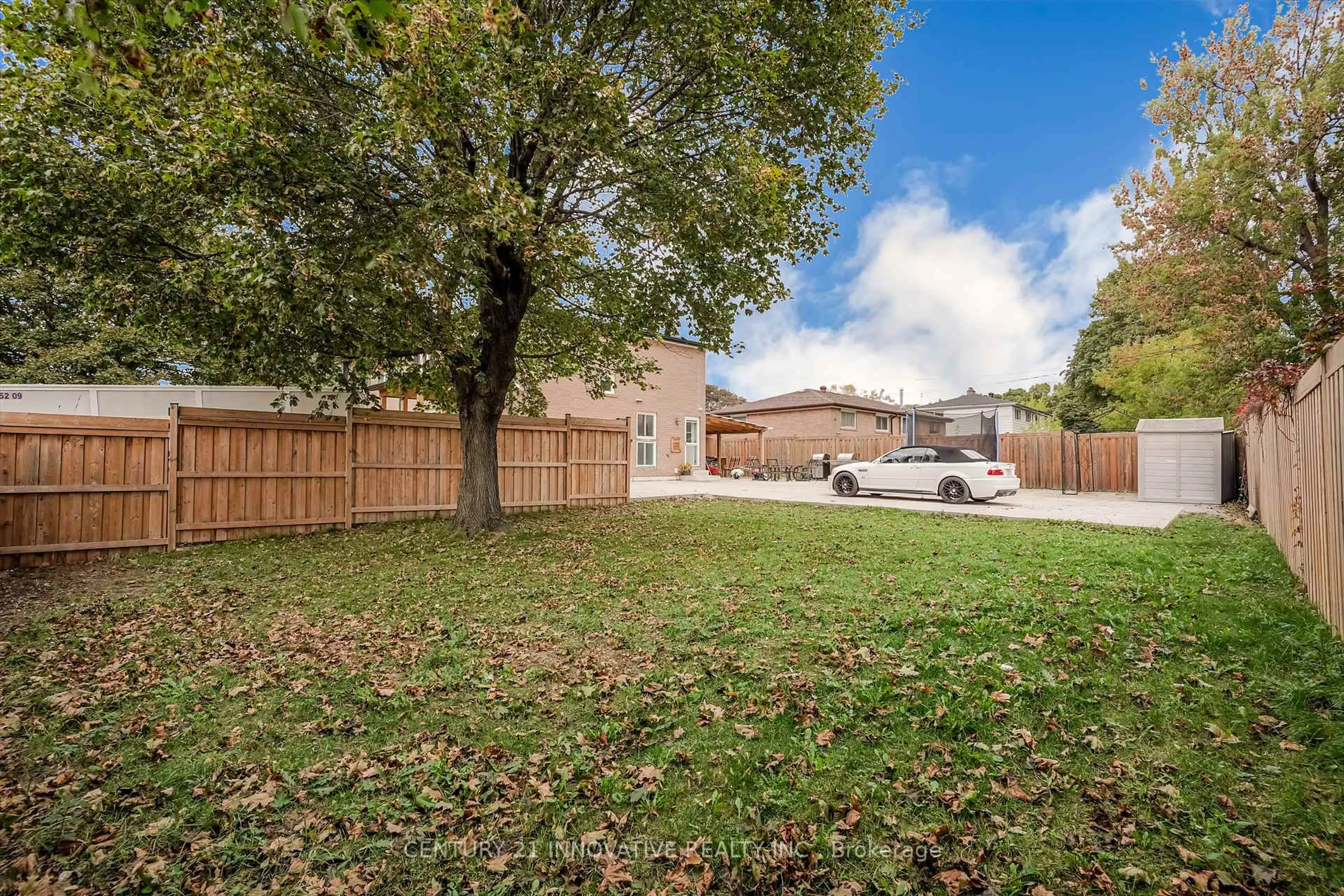 A pic from outside/outdoor area/front of a property/back of a property/a pic from drone, street for 13 Dorset Dr, Brampton Ontario L6T 2Y1
