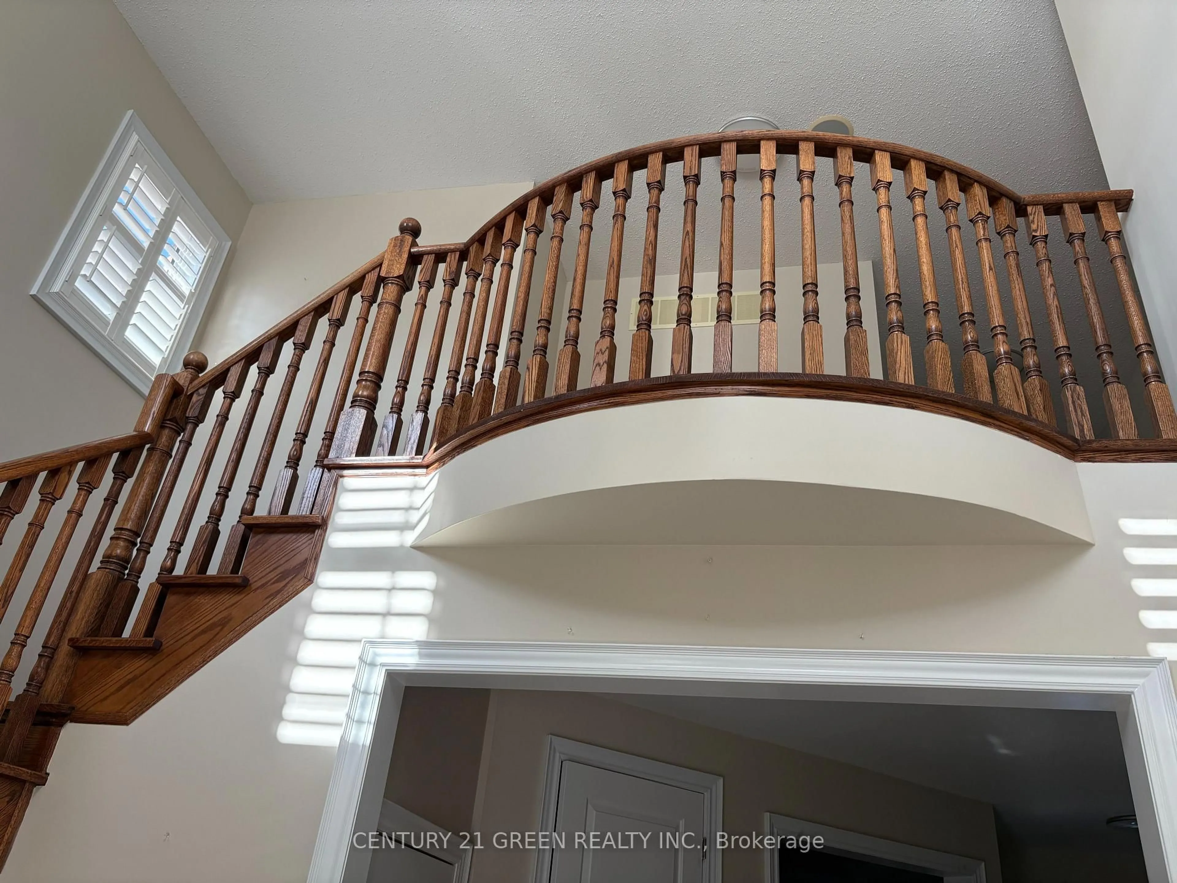 Stairs for 16 Valleyway Dr, Brampton Ontario L6X 5G3