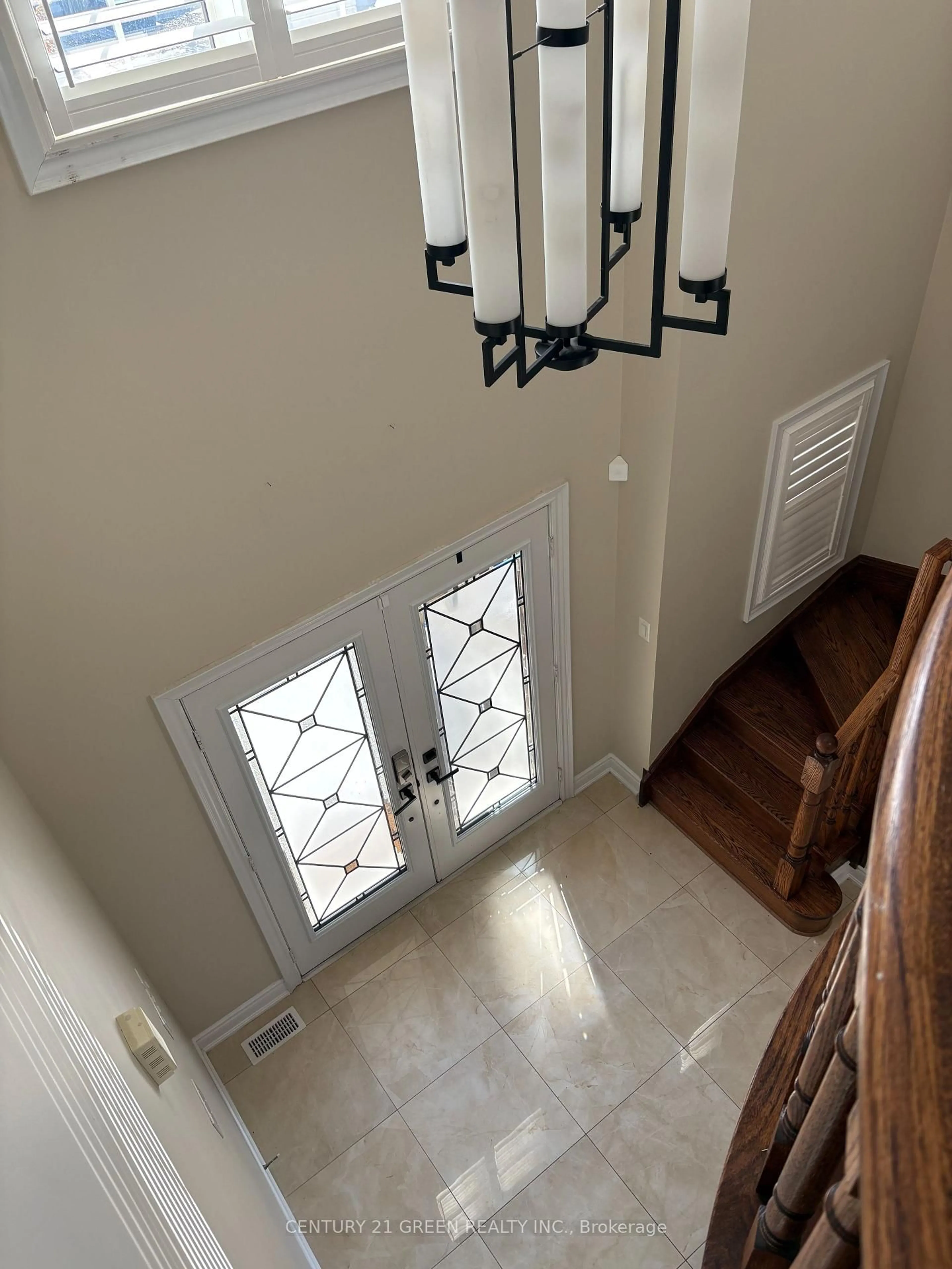 Indoor entryway for 16 Valleyway Dr, Brampton Ontario L6X 5G3