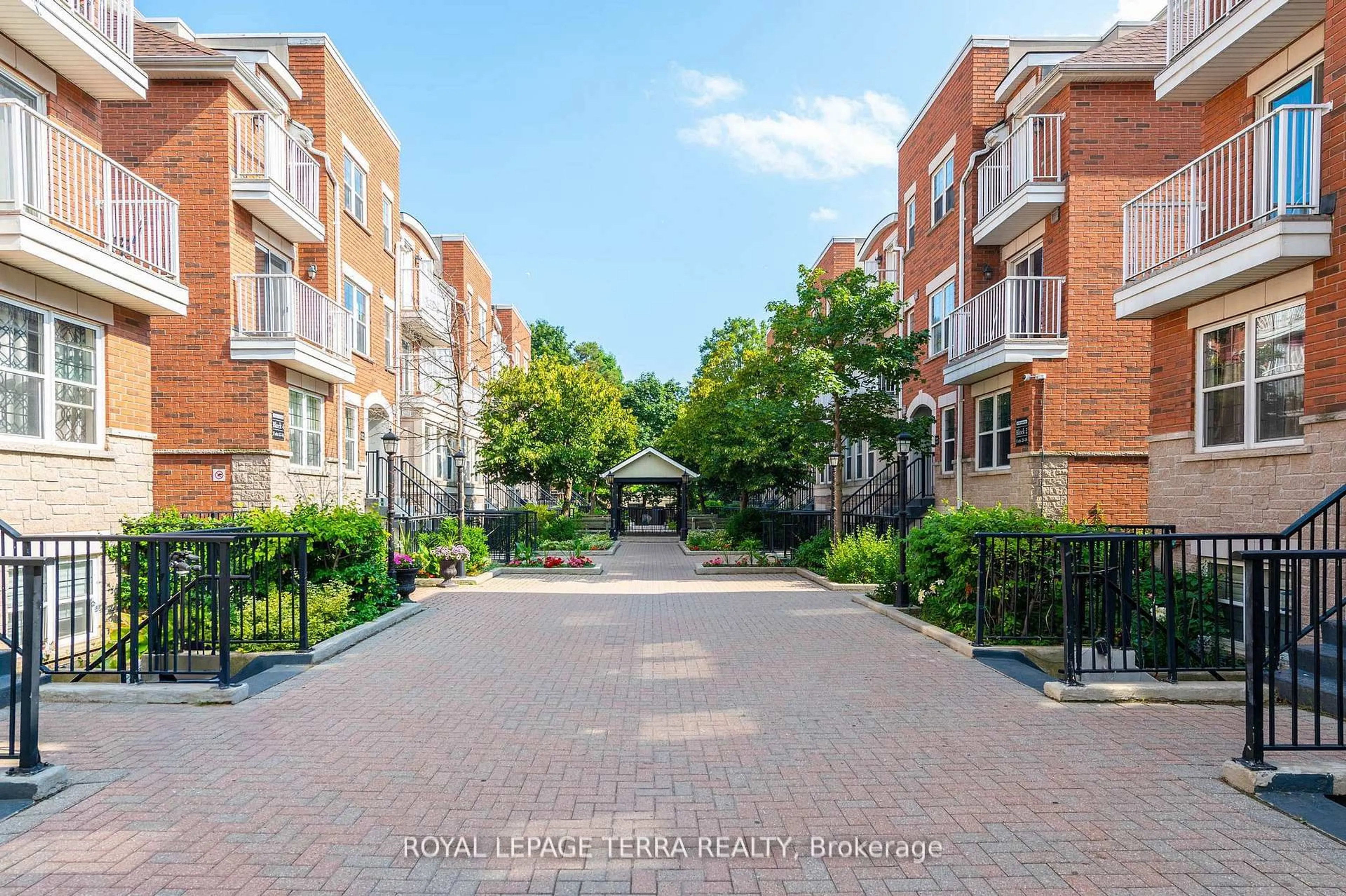 A pic from outside/outdoor area/front of a property/back of a property/a pic from drone, street for 37 Four Winds Dr #24, Toronto Ontario M3J 1K7