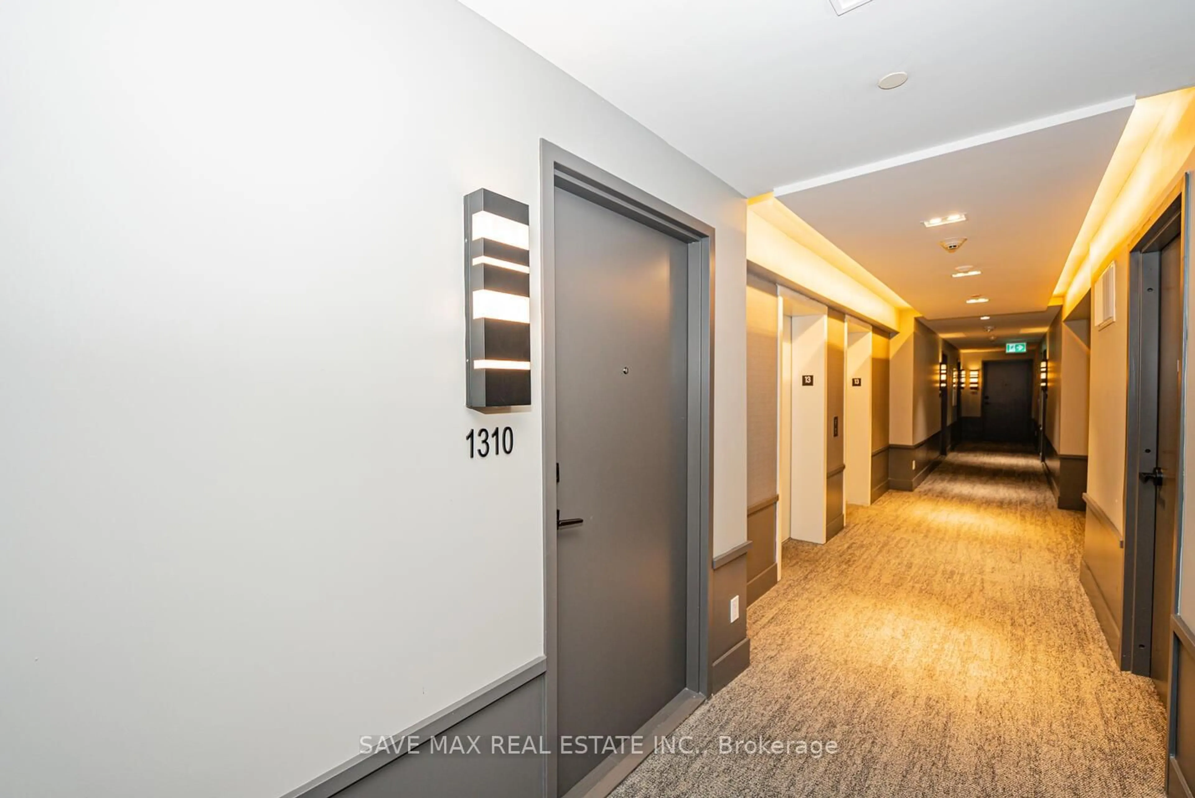 Indoor foyer for 2481 Taunton Rd #1310, Oakville Ontario L6H 3R7