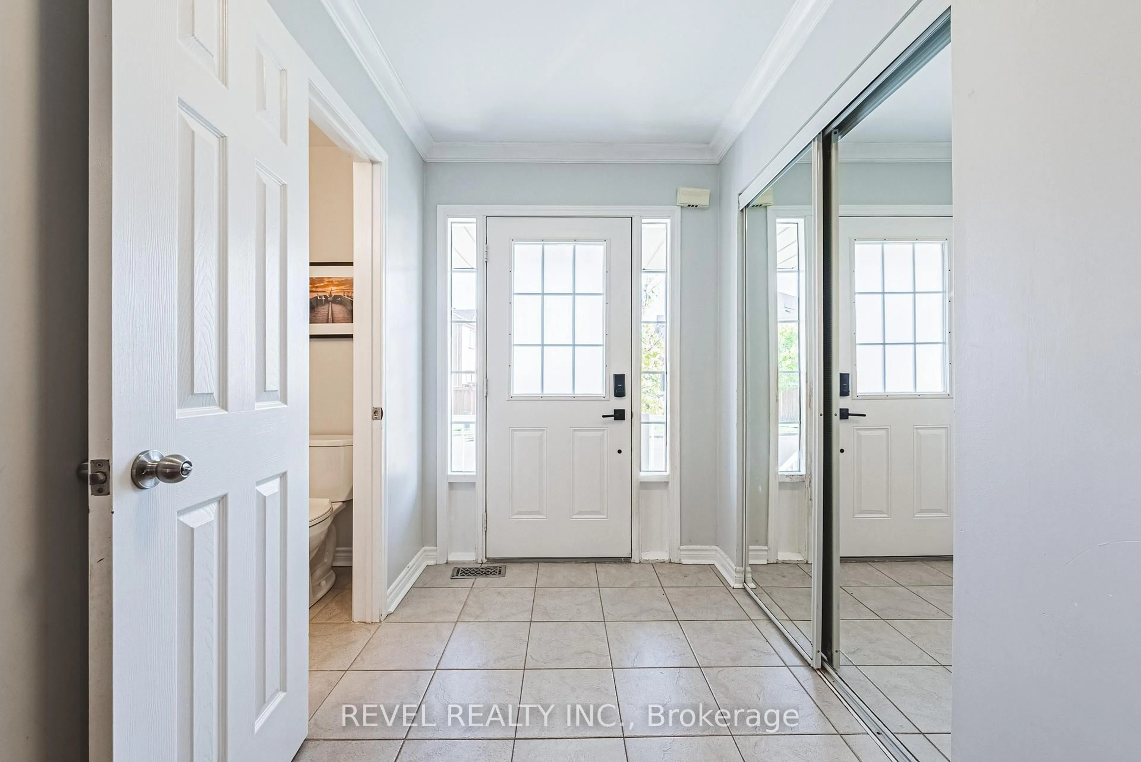 Indoor entryway for 1188 Bonin Cres, Milton Ontario L9T 0B1