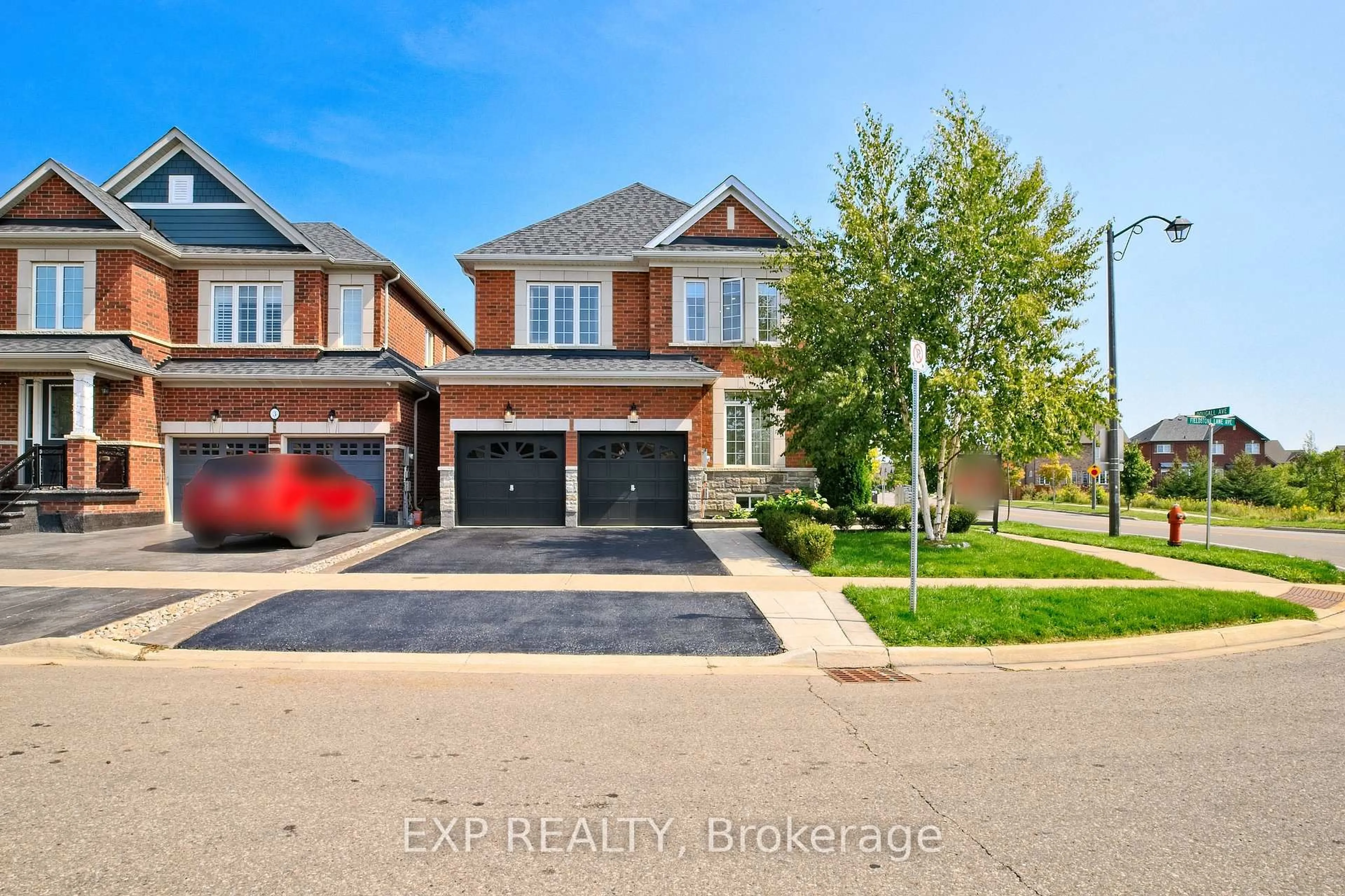 Home with brick exterior material, street for 520 Dougall Ave, Caledon Ontario L7C 3Y8