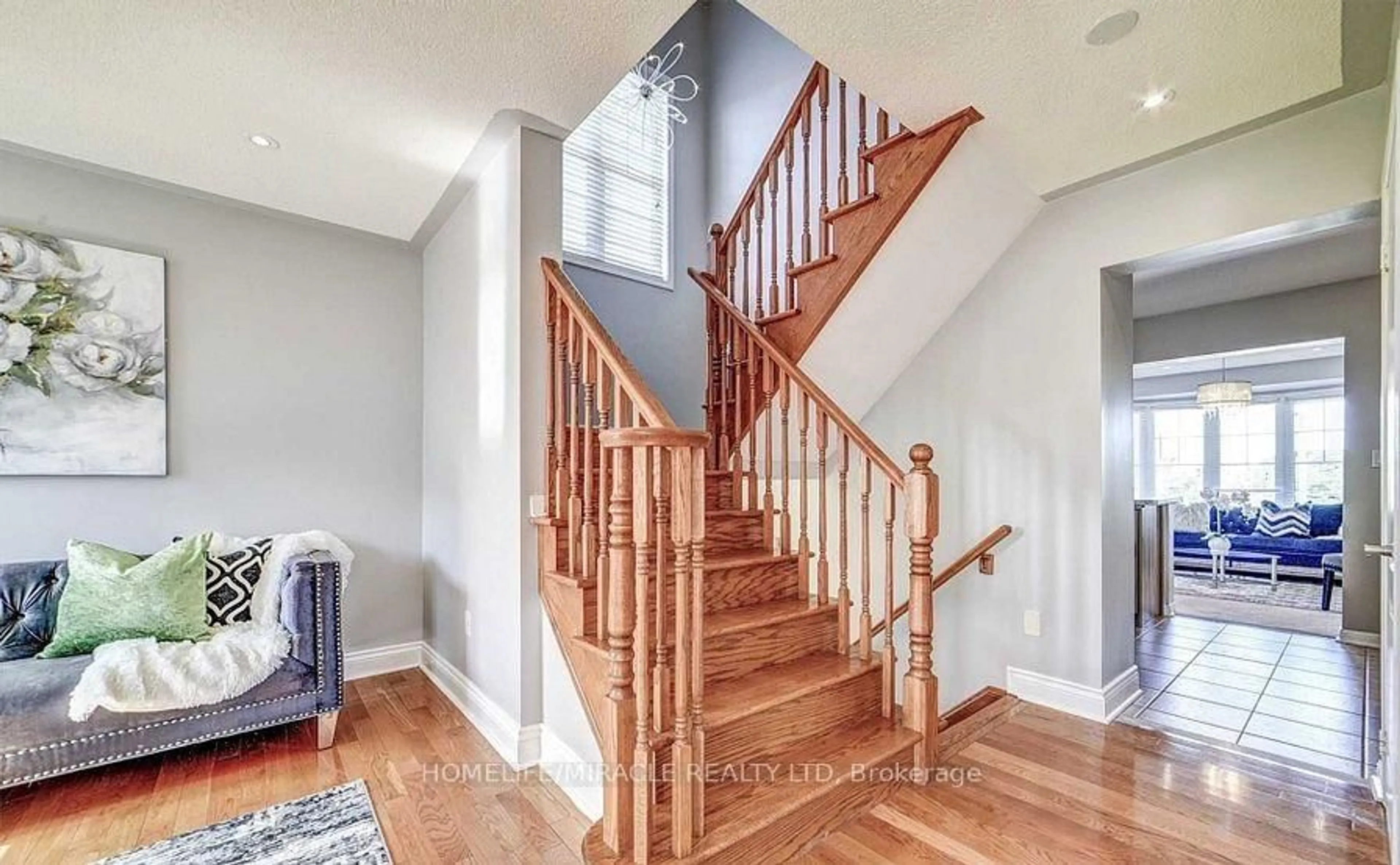 Stairs for 5980 Whitehorn Ave #38, Mississauga Ontario L5A 5X2