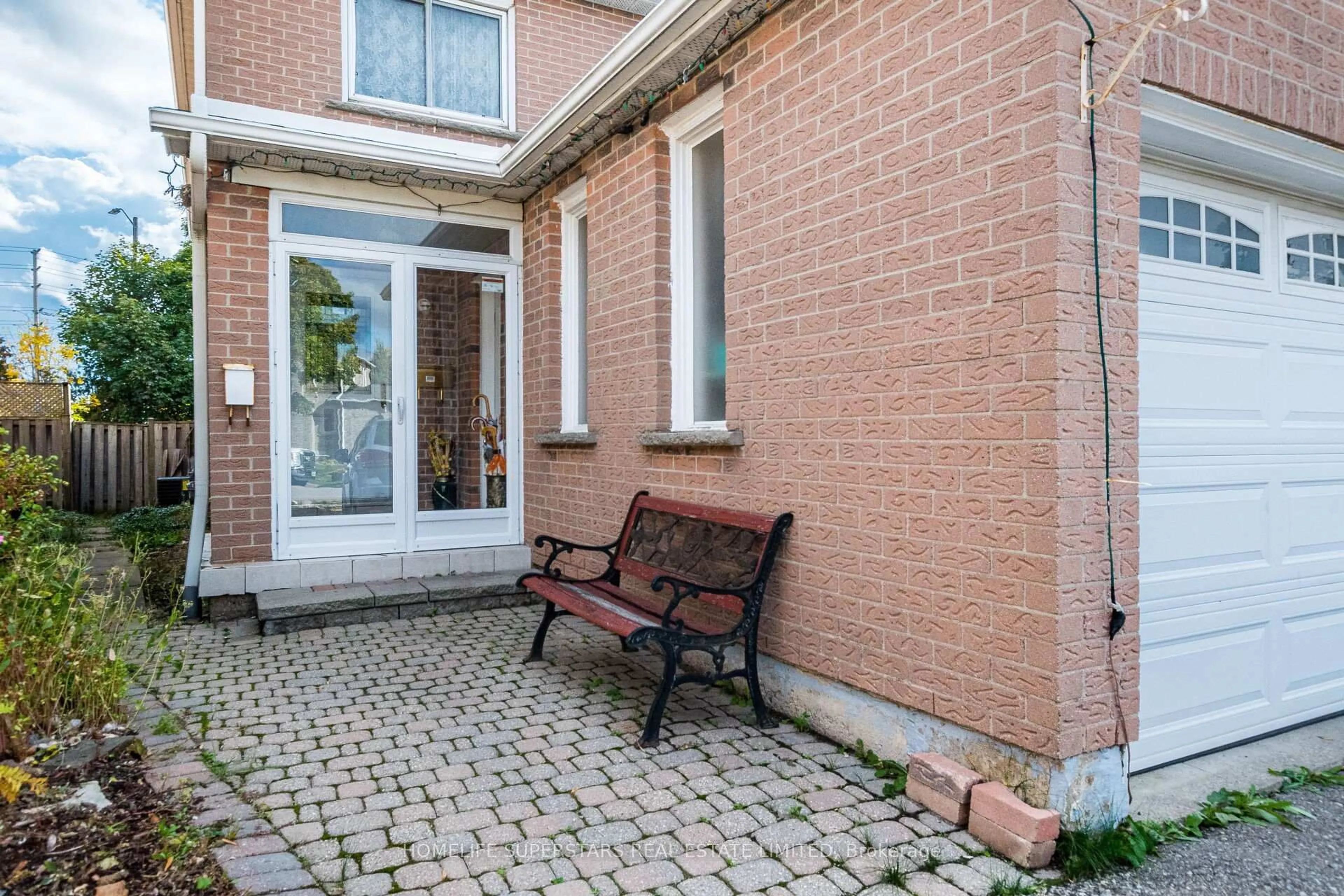 Patio, street for 3995 Chicory Crt, Mississauga Ontario L5C 3S8