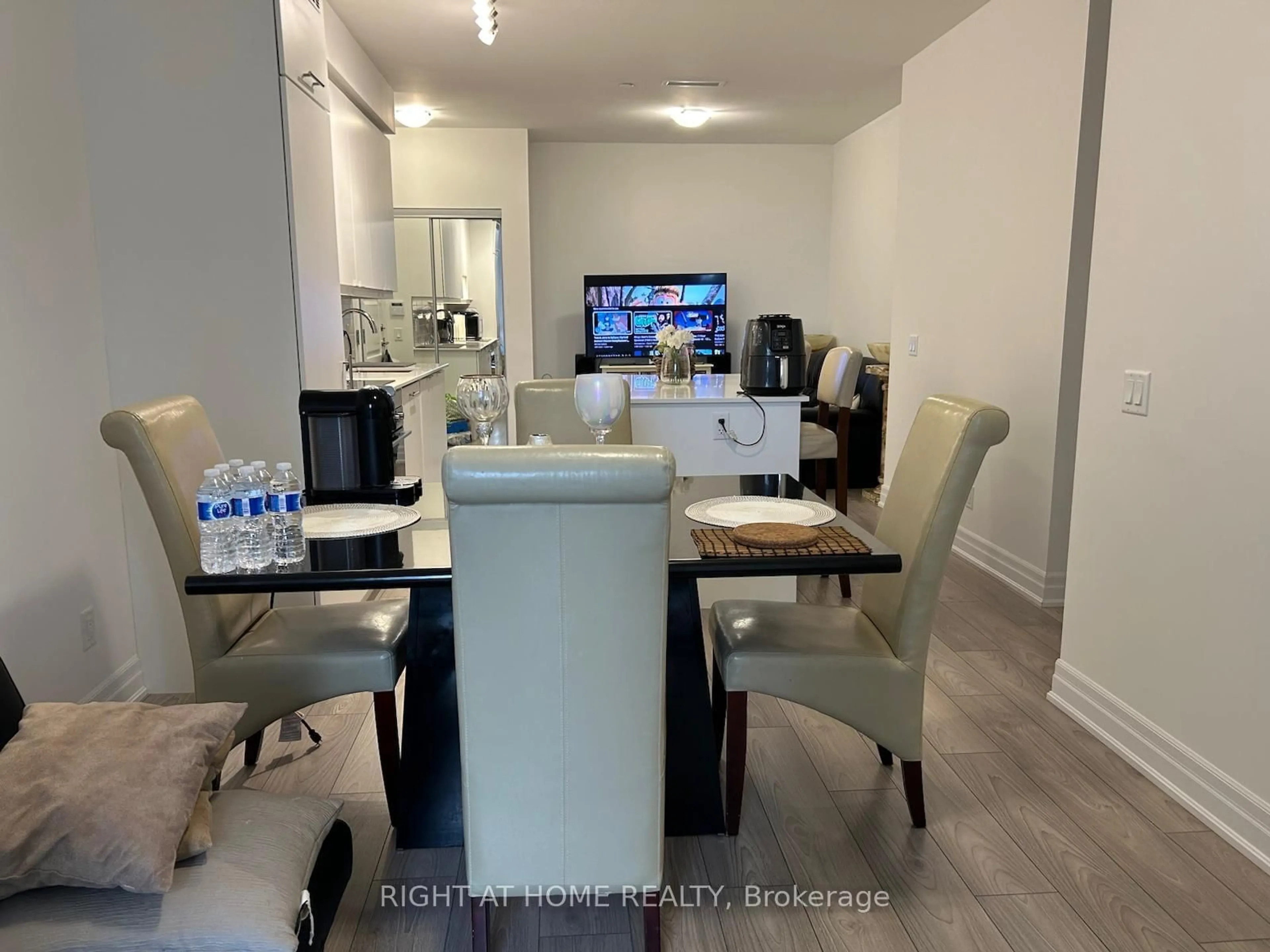 Unknown for 36 Elm Dr #202, Mississauga Ontario L5B 0N3
