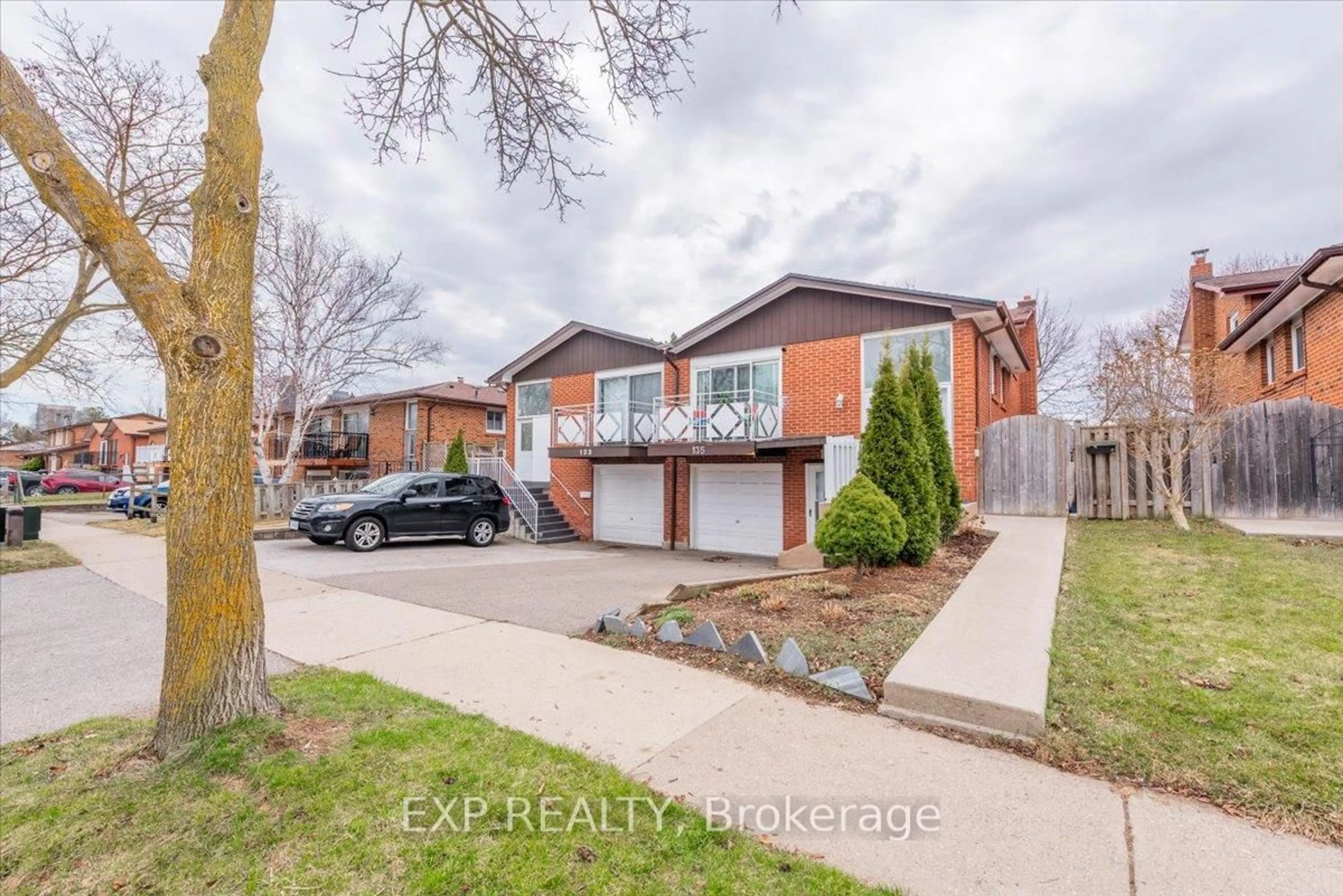 Home with brick exterior material, street for 135 Mill St, Brampton Ontario L6X 2P1