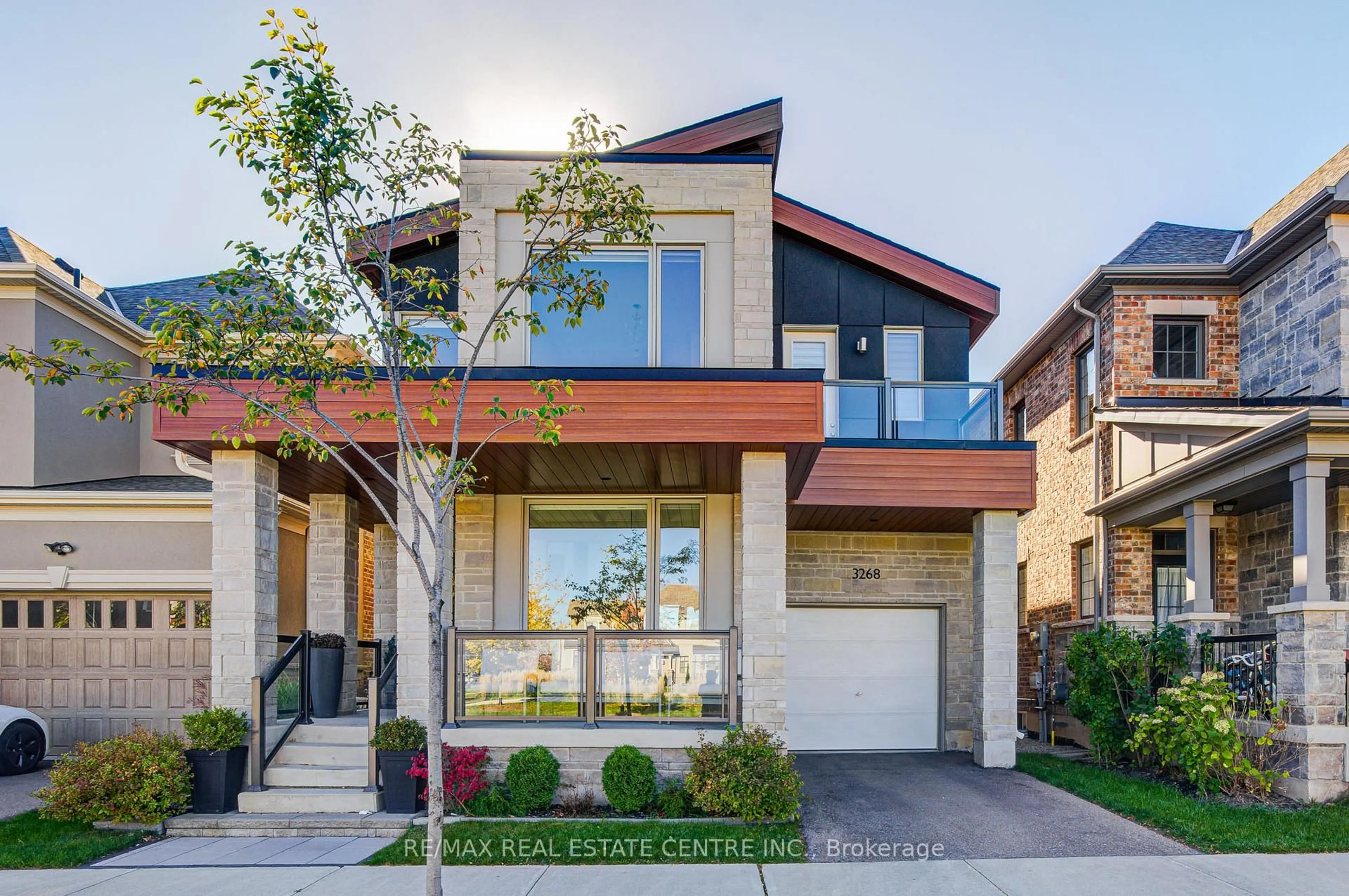 Home with brick exterior material, street for 3268 Cloise Way, Oakville Ontario L6M 1R2
