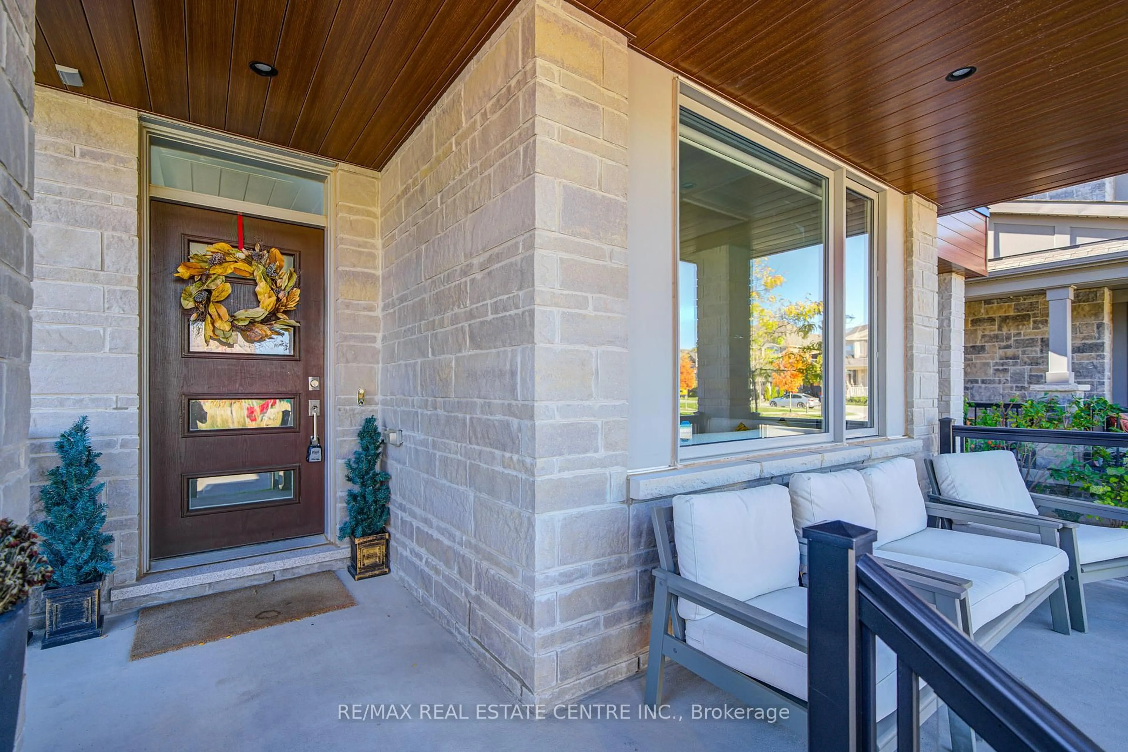 Indoor entryway for 3268 Cloise Way, Oakville Ontario L6M 1R2