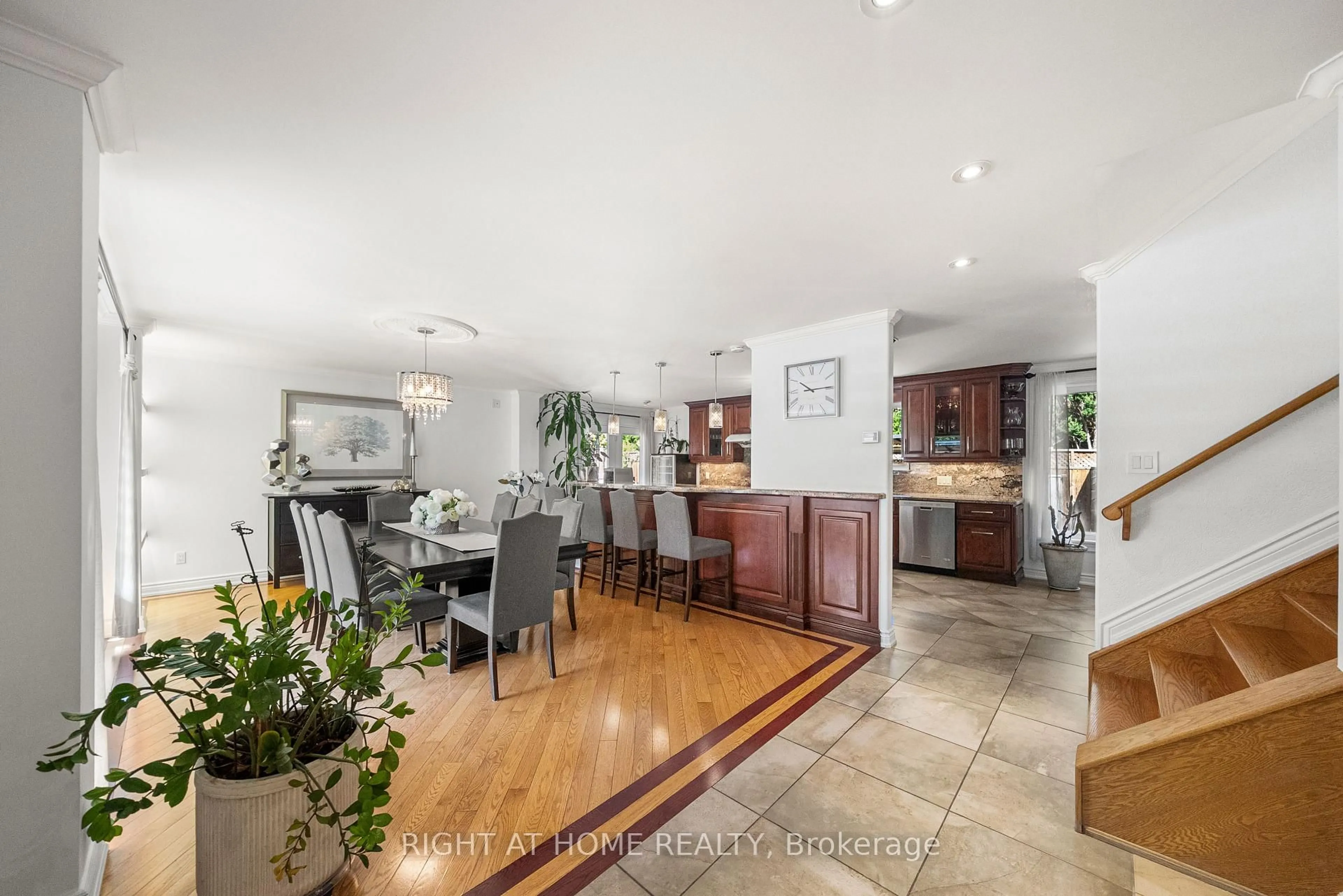 Open concept kitchen, ceramic/tile floor for 1045 Bloor St, Mississauga Ontario L4Y 2N3