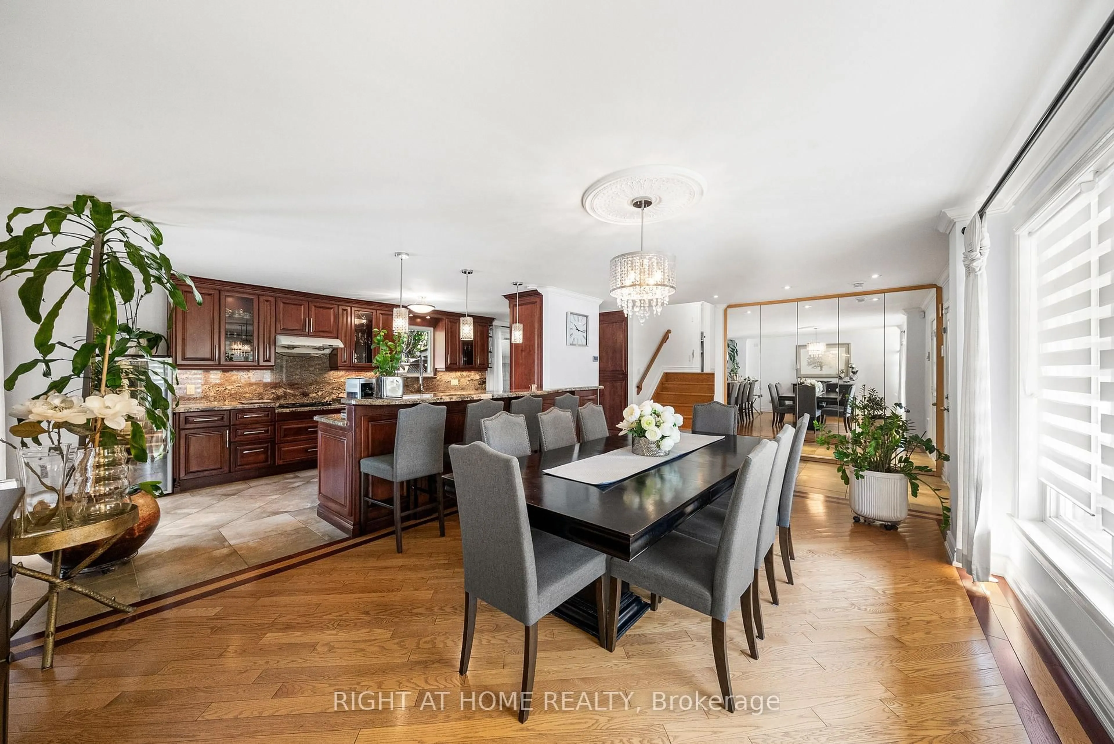 Open concept kitchen, unknown for 1045 Bloor St, Mississauga Ontario L4Y 2N3