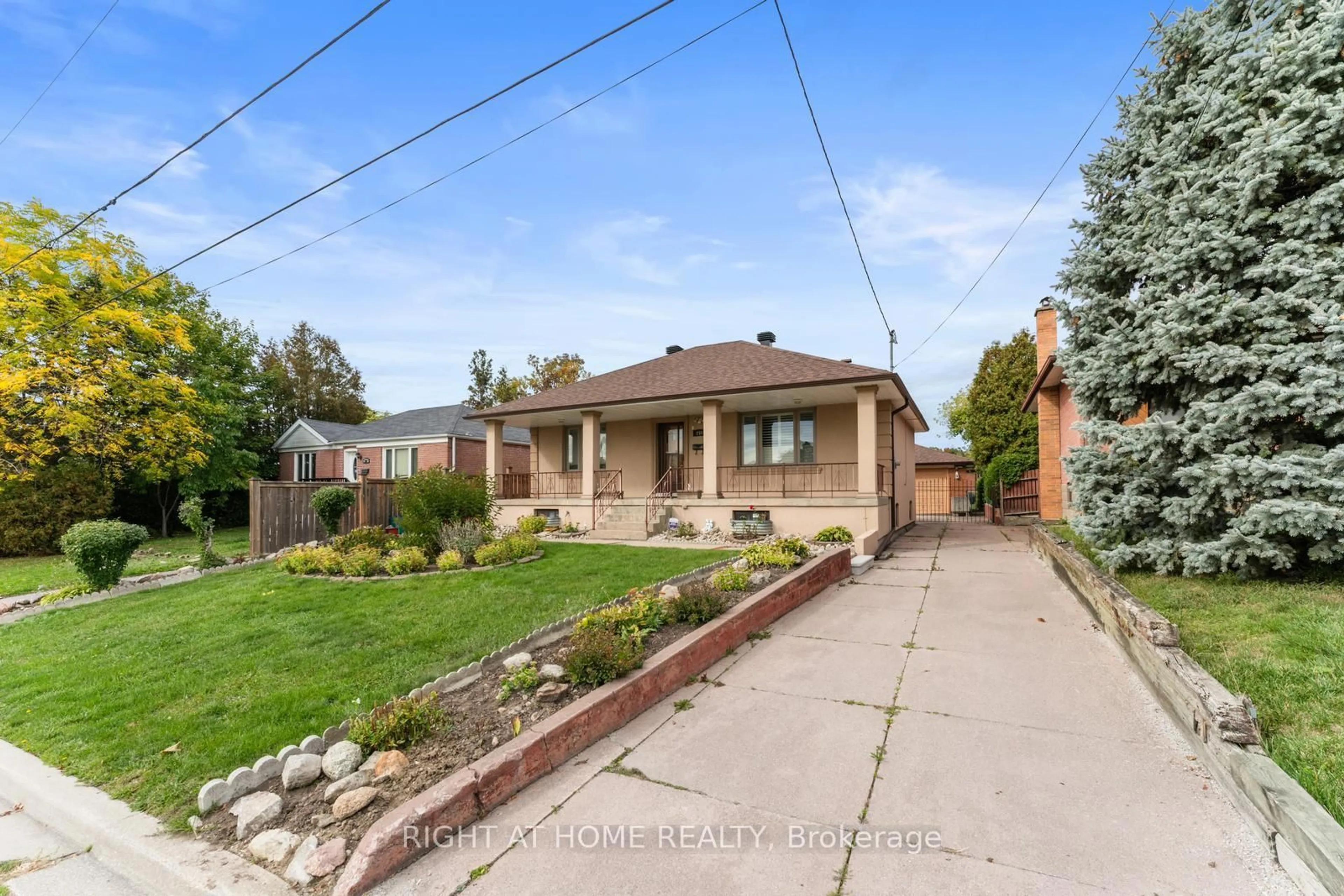 A pic from outside/outdoor area/front of a property/back of a property/a pic from drone, street for 254 Richard Clark Dr, Toronto Ontario M3M 1W2