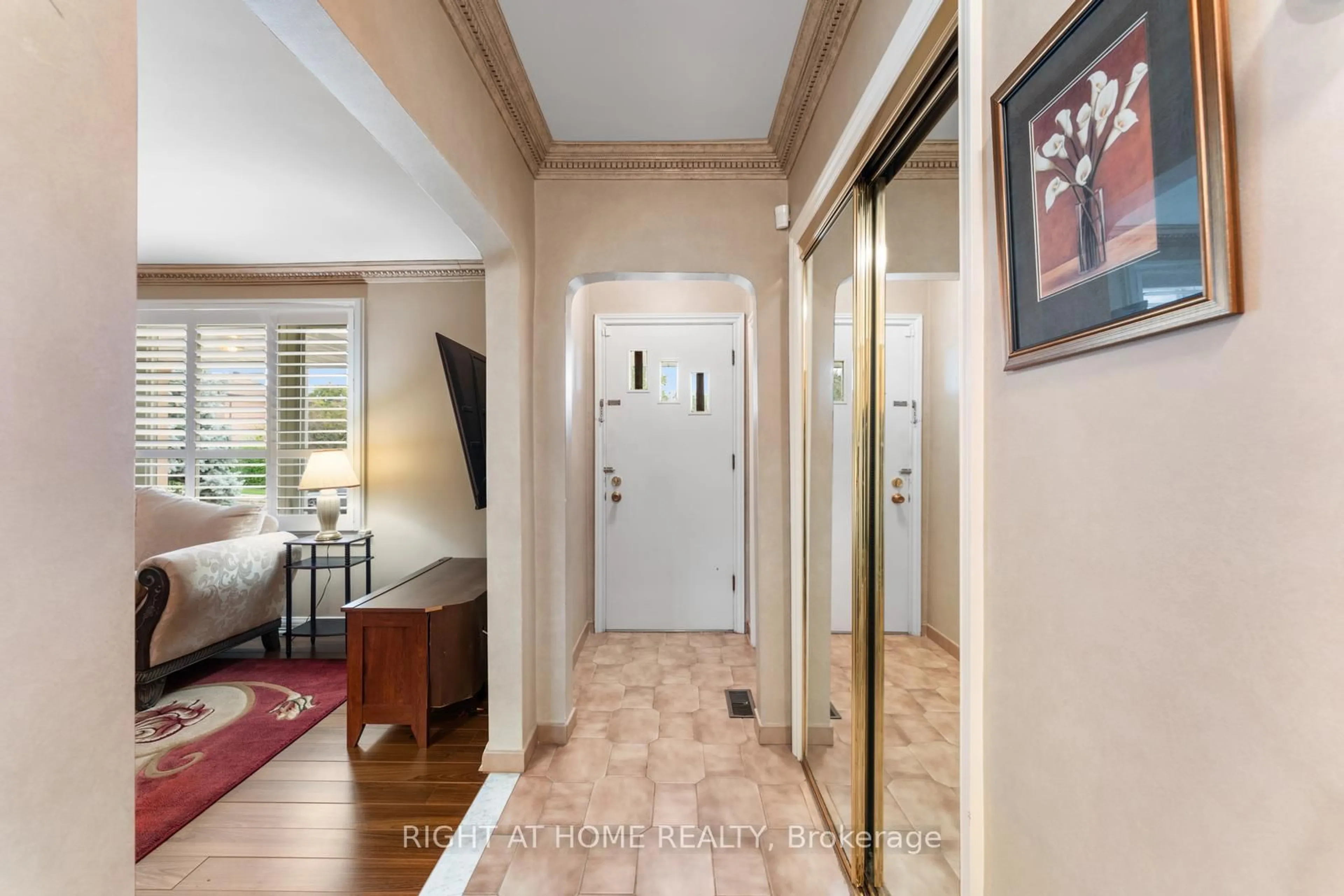 Indoor entryway for 254 Richard Clark Dr, Toronto Ontario M3M 1W2