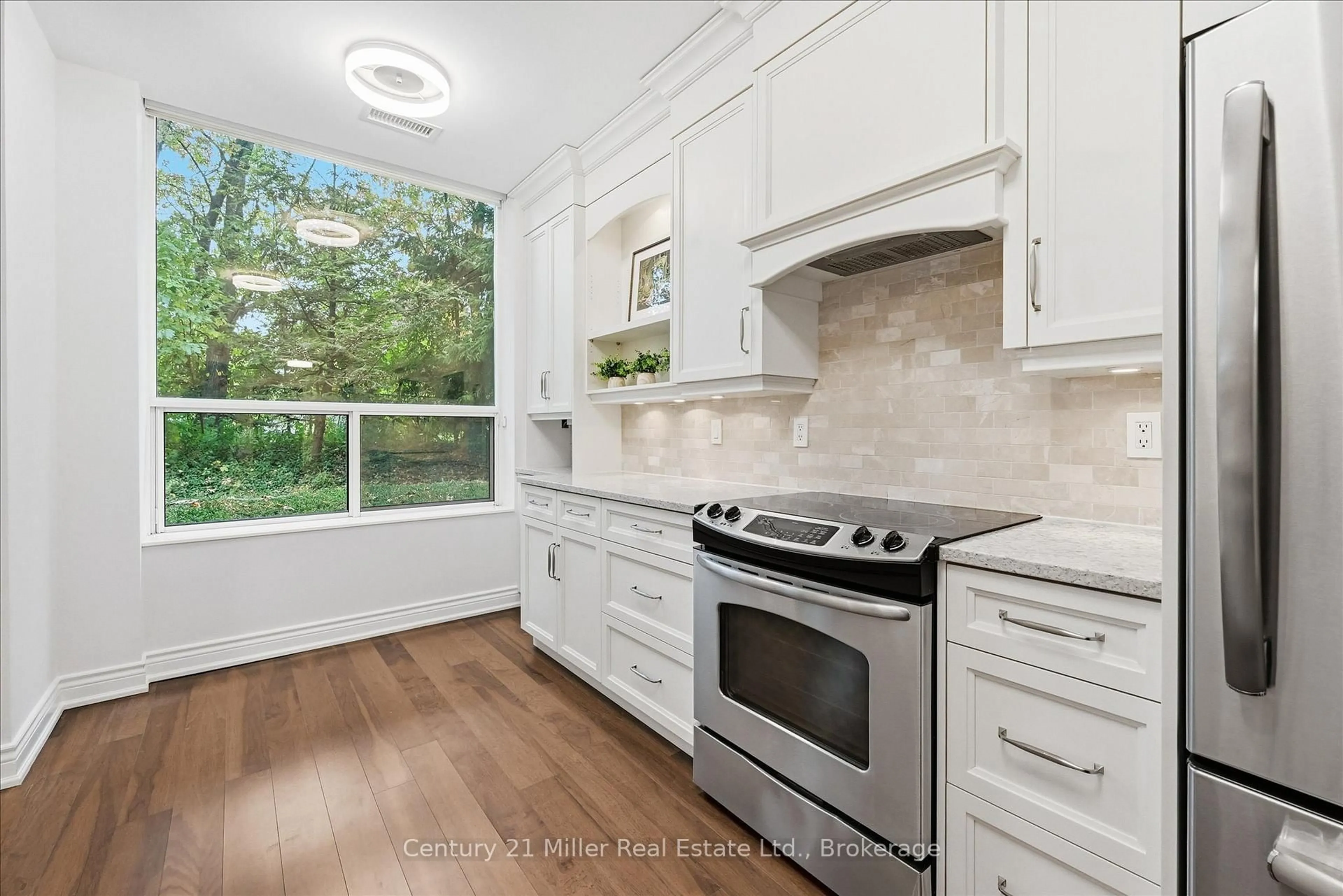 Open concept kitchen, ceramic/tile floor for 100 Burloak Dr #2110, Burlington Ontario L7L 6P6
