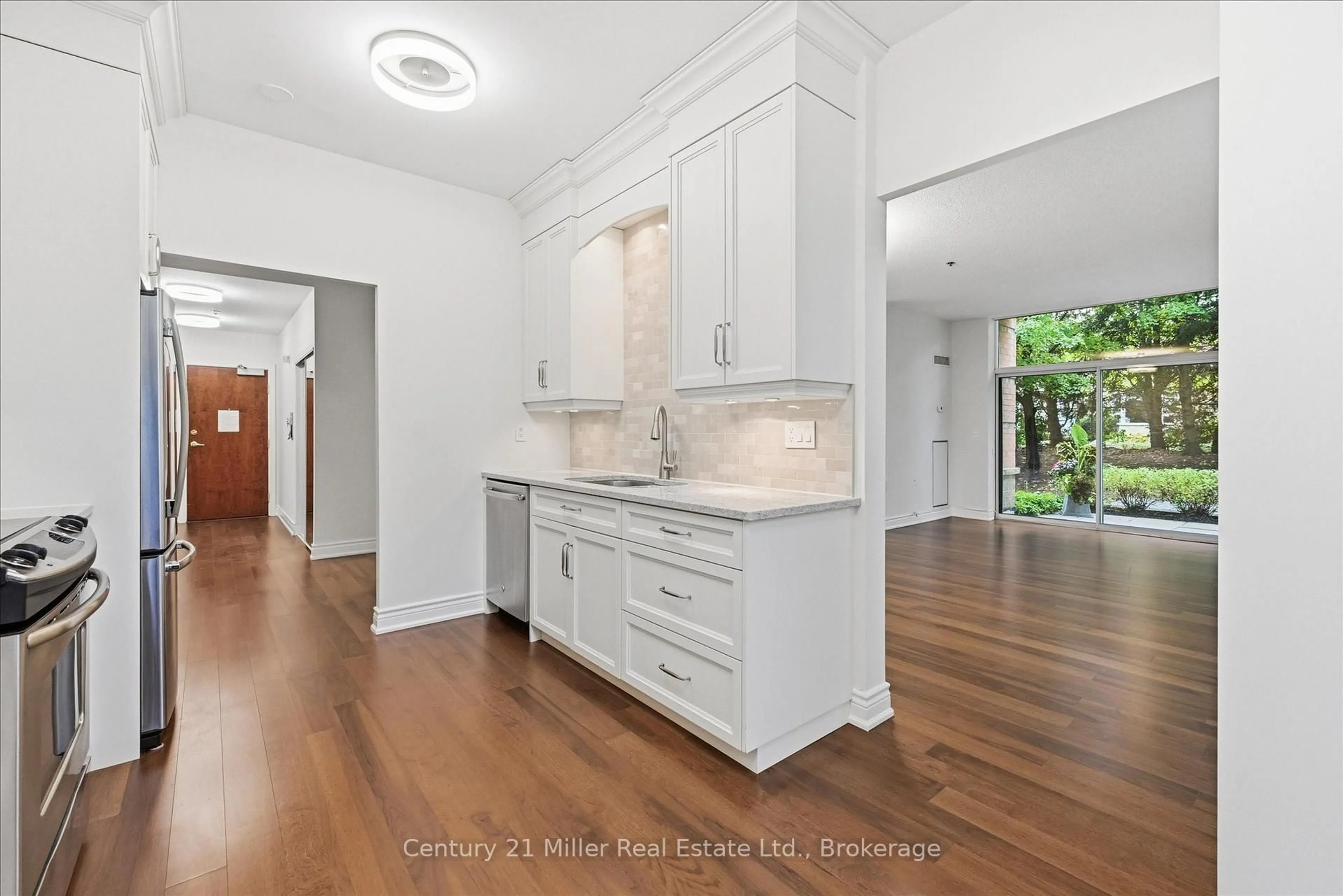 Open concept kitchen, ceramic/tile floor for 100 Burloak Dr #2110, Burlington Ontario L7L 6P6