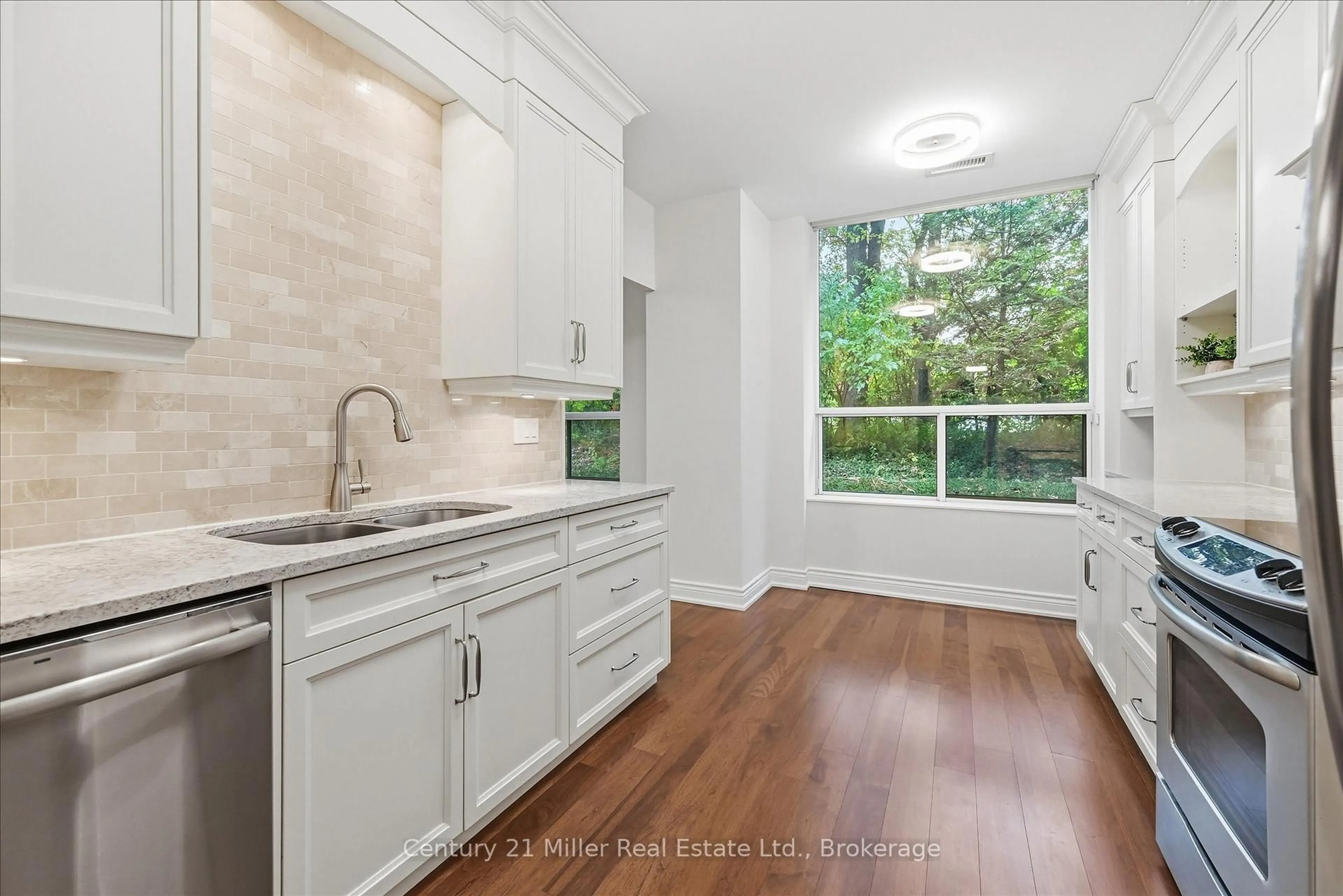 Open concept kitchen, ceramic/tile floor for 100 Burloak Dr #2110, Burlington Ontario L7L 6P6