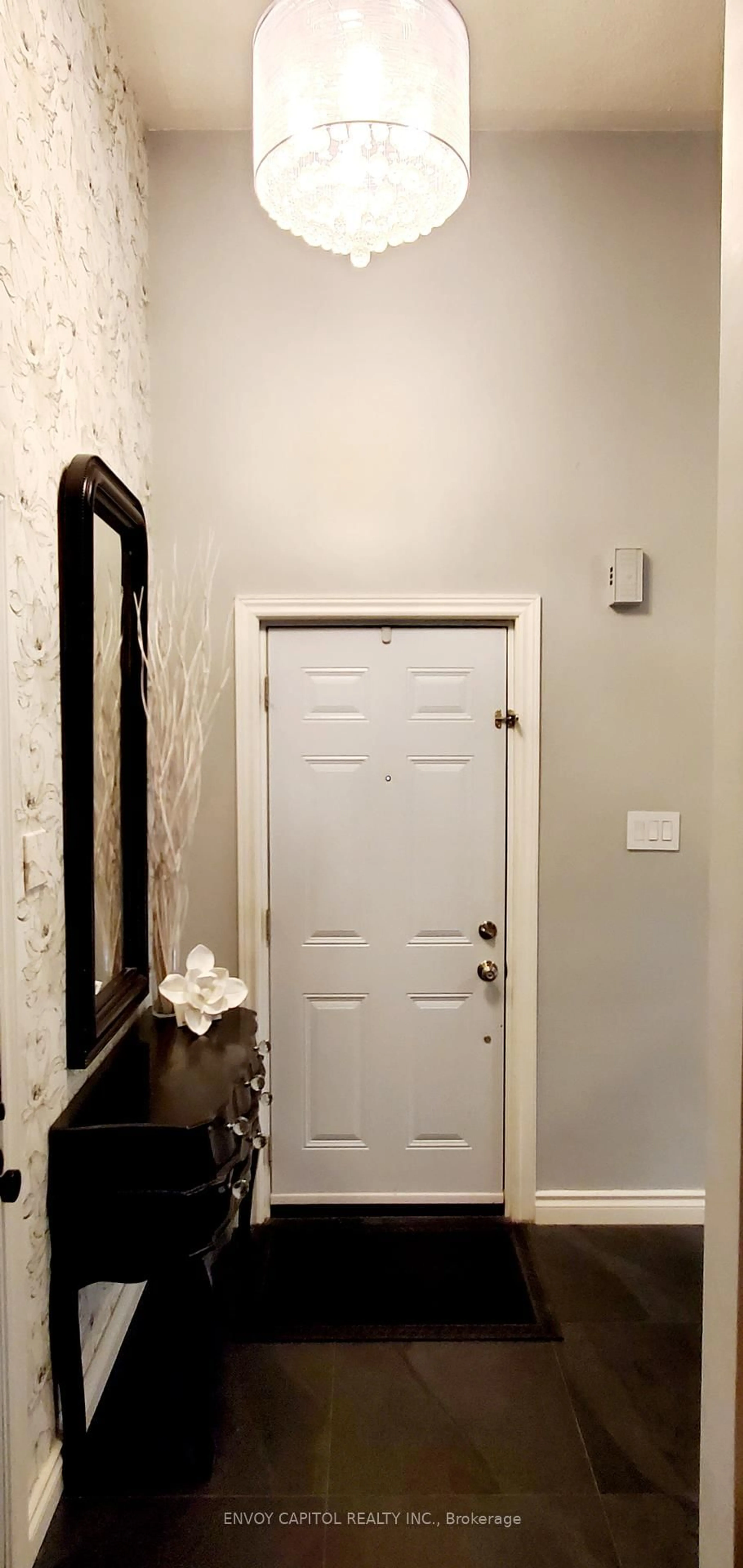 Indoor entryway for 60 Barondale Dr #306, Mississauga Ontario L4Z 3N8