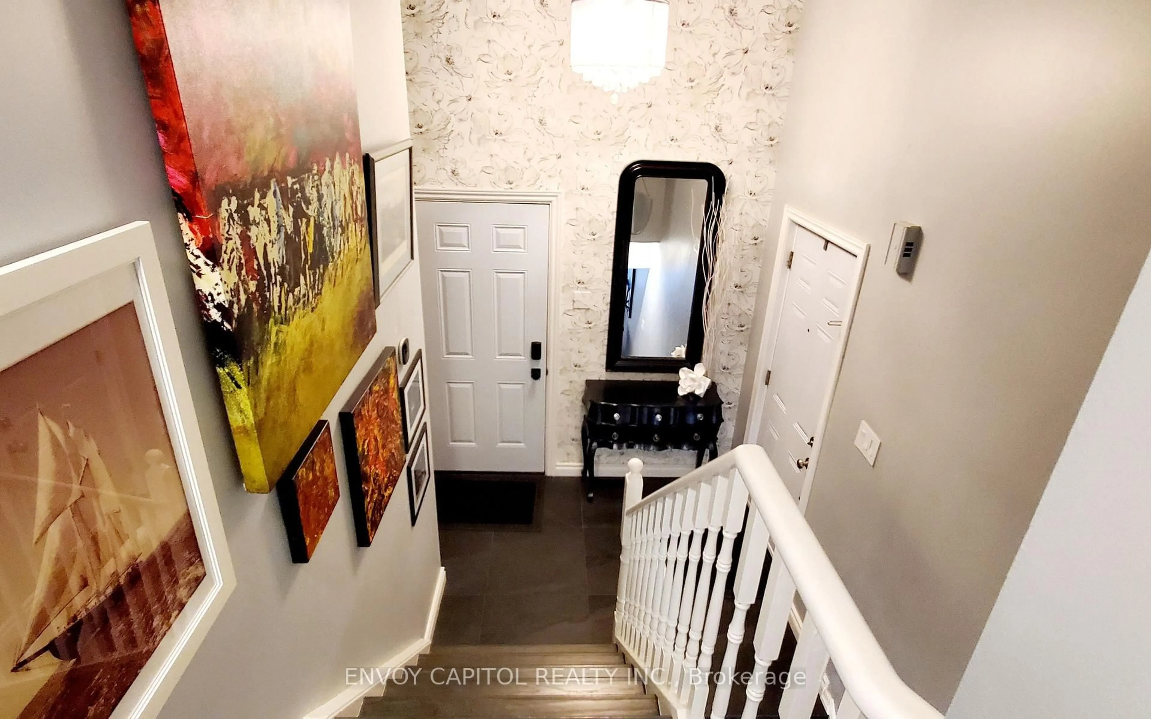 Indoor entryway for 60 Barondale Dr #306, Mississauga Ontario L4Z 3N8