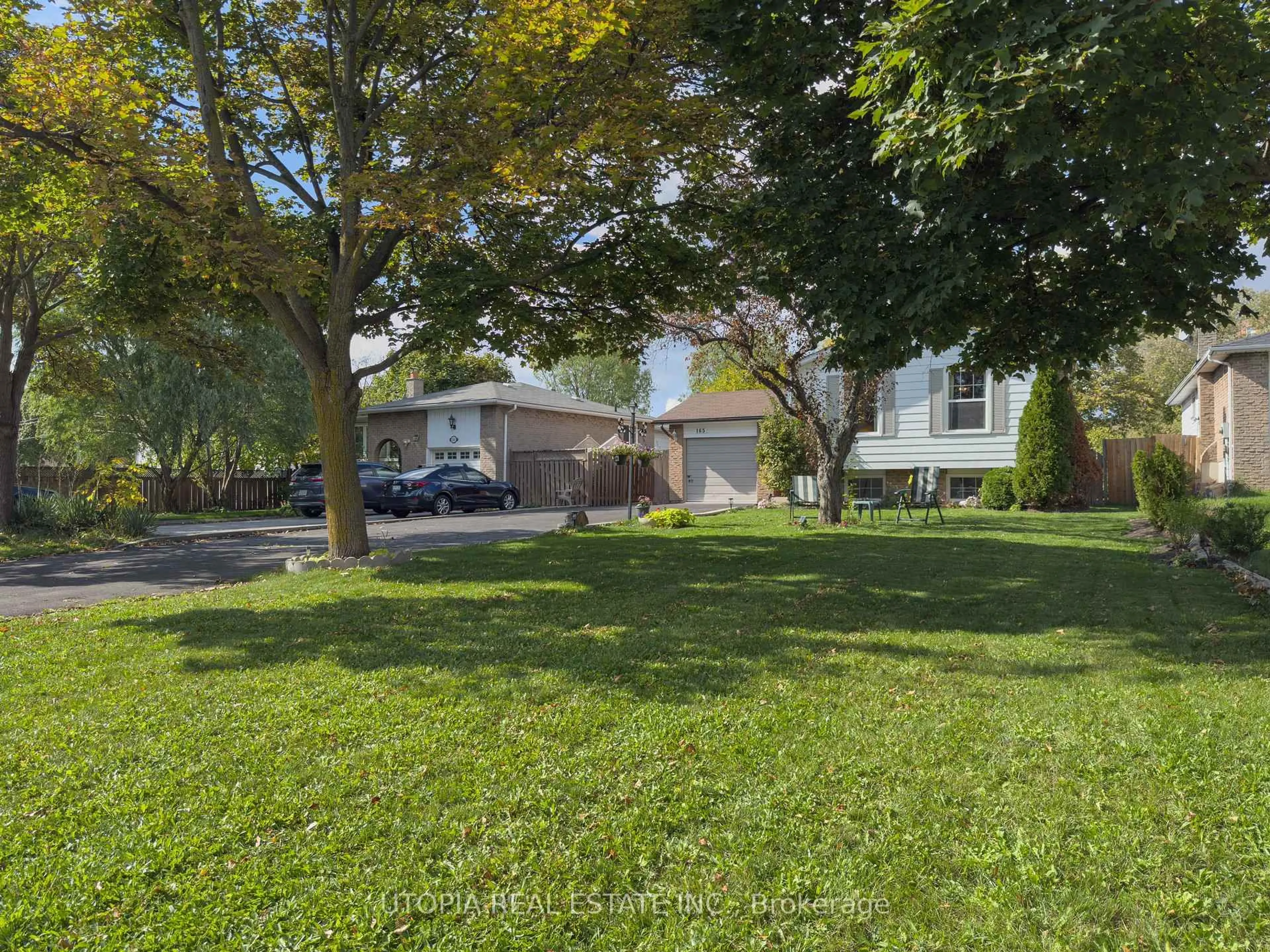 A pic from outside/outdoor area/front of a property/back of a property/a pic from drone, street for 165 North Service Rd, Oakville Ontario L6H 1A4