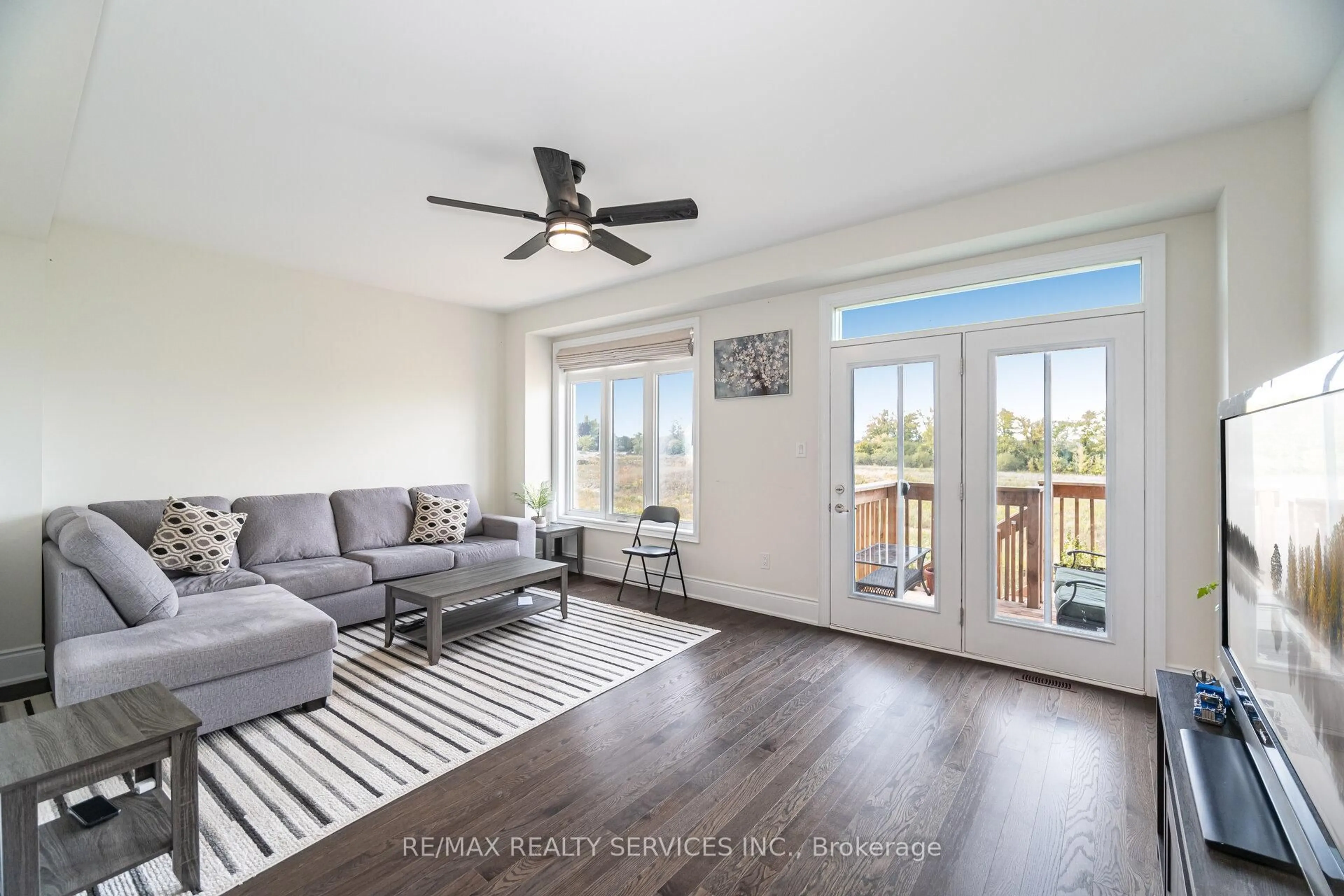 Living room with furniture, unknown for 38 Foxsparrow Rd, Brampton Ontario L6V 3P5