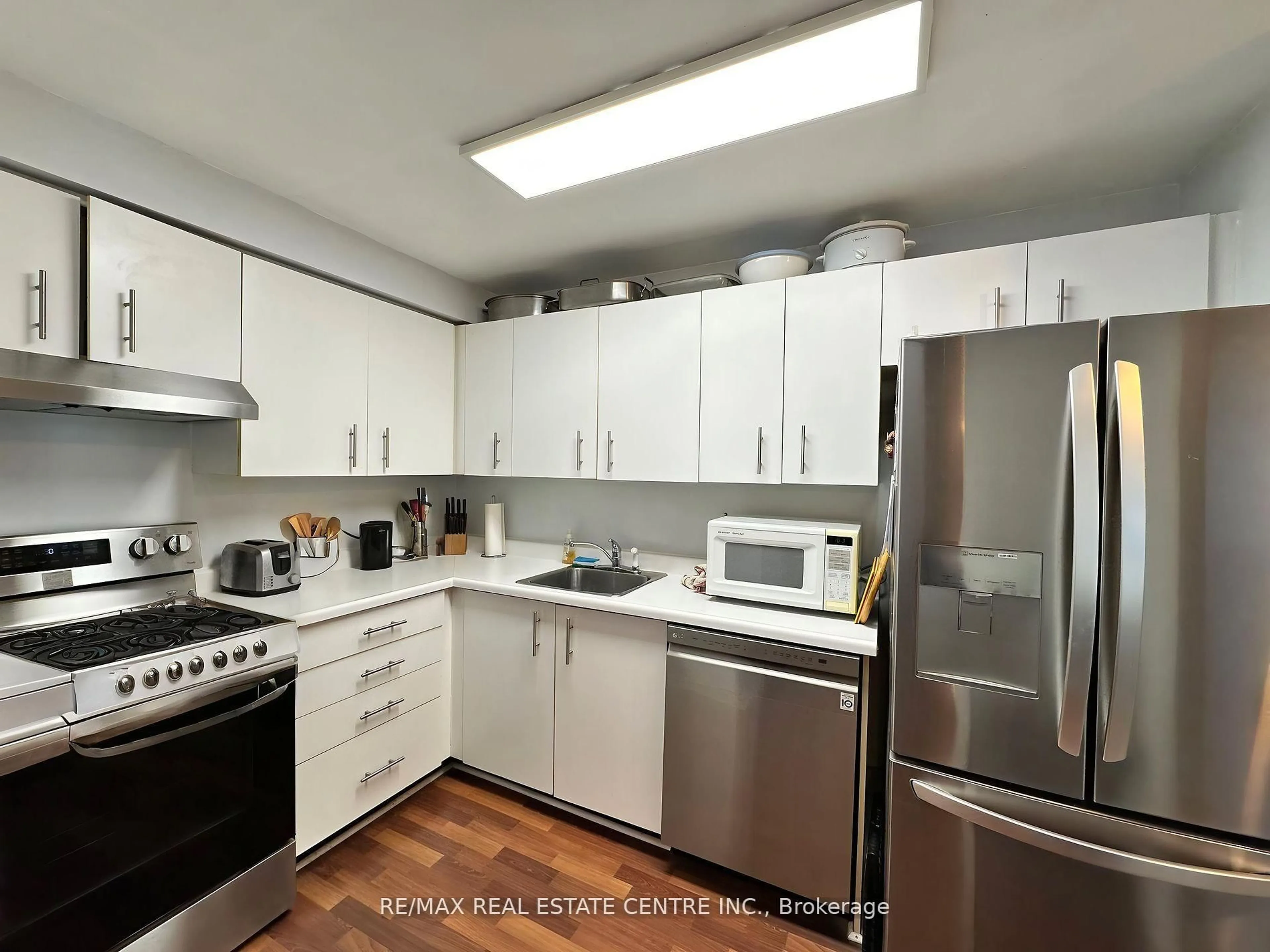 Standard kitchen, unknown for 25 Trailwood Dr #PH5, Mississauga Ontario L4Z 3K9