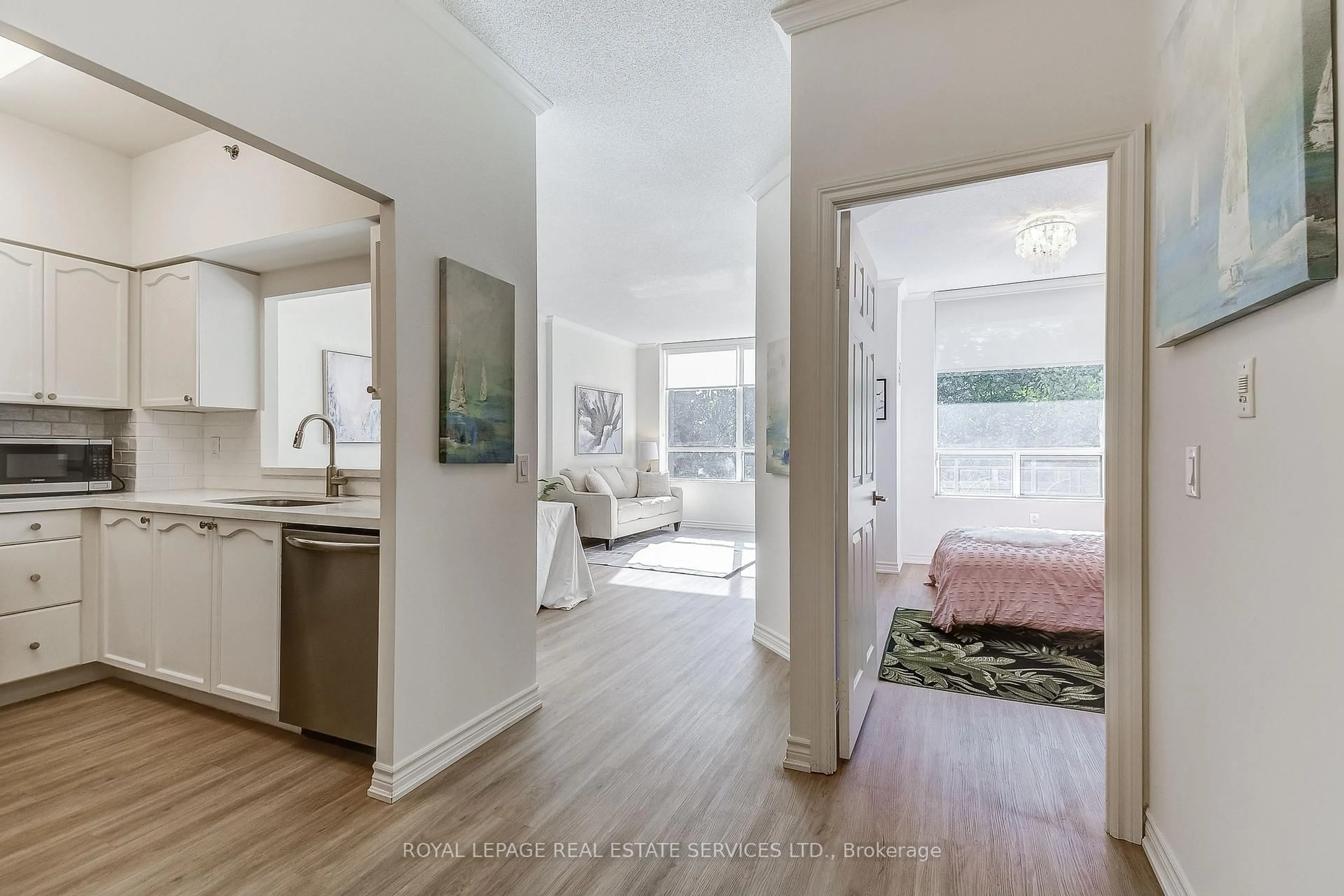 Indoor entryway for 100 Burloak Dr #1509, Burlington Ontario L7L 6P6