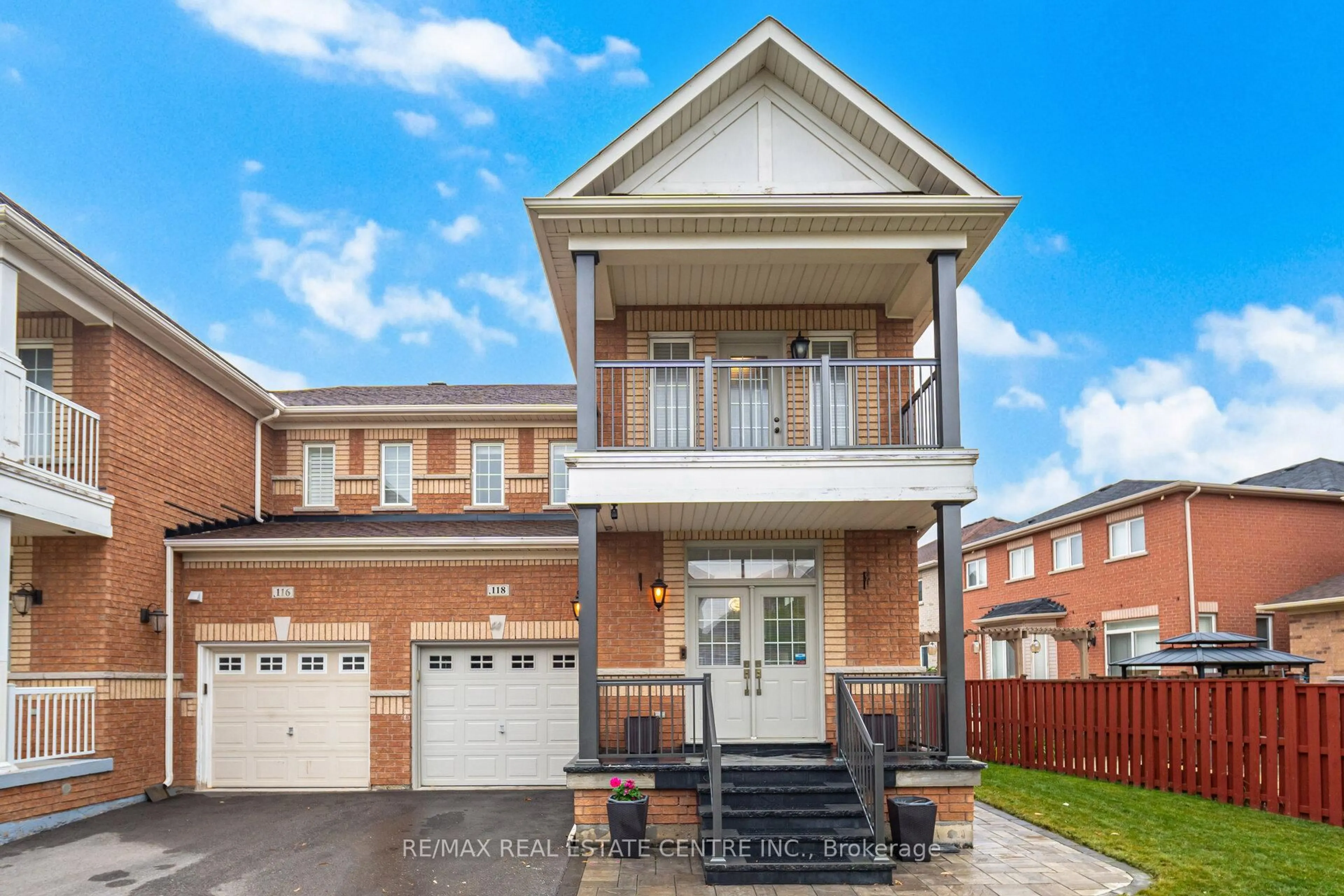 Home with brick exterior material, street for 118 Connolly Cres, Brampton Ontario L6R 0E3