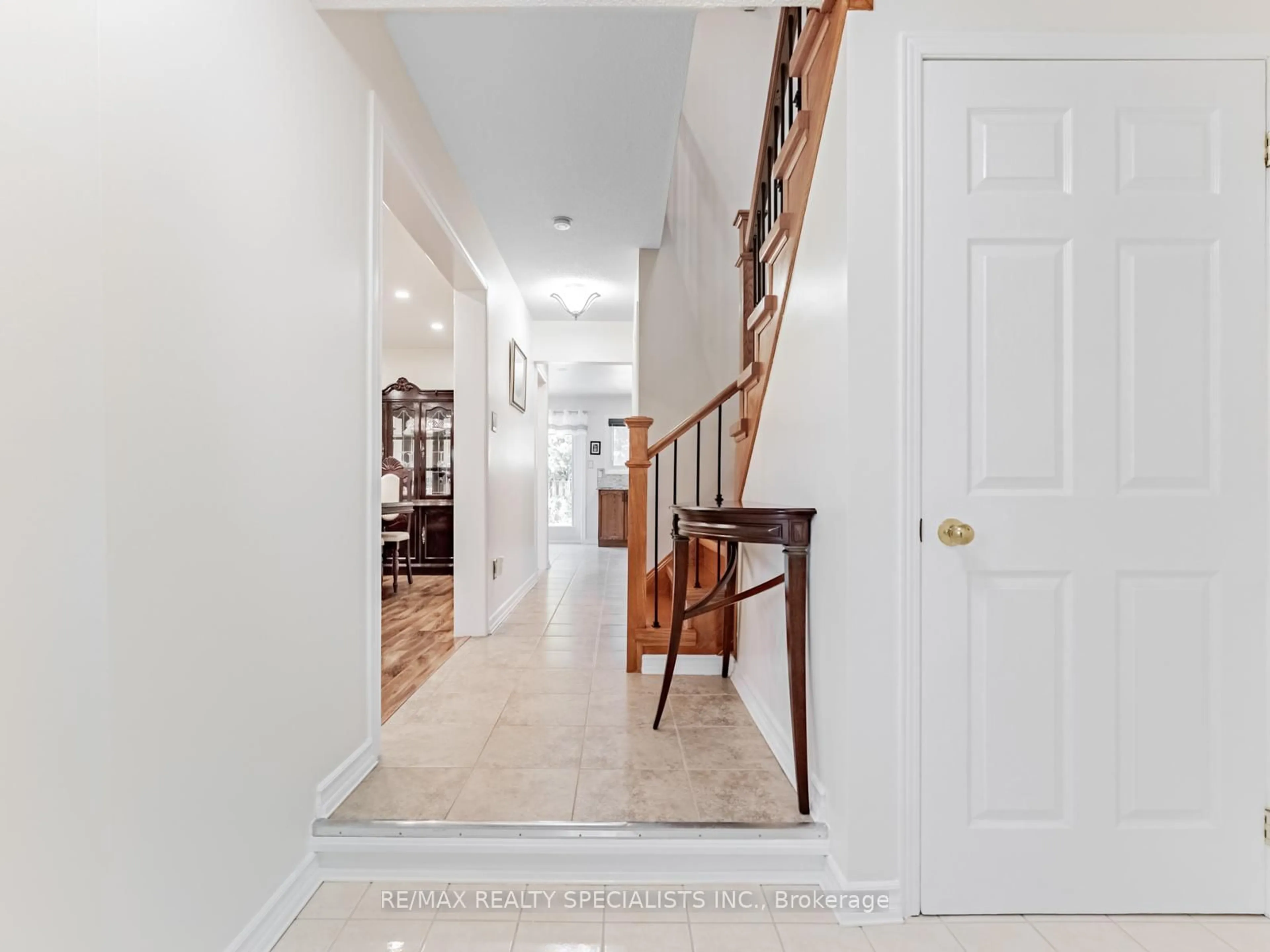 Indoor entryway for 3859 Cedar Hedge Rise, Mississauga Ontario L5N 6W4