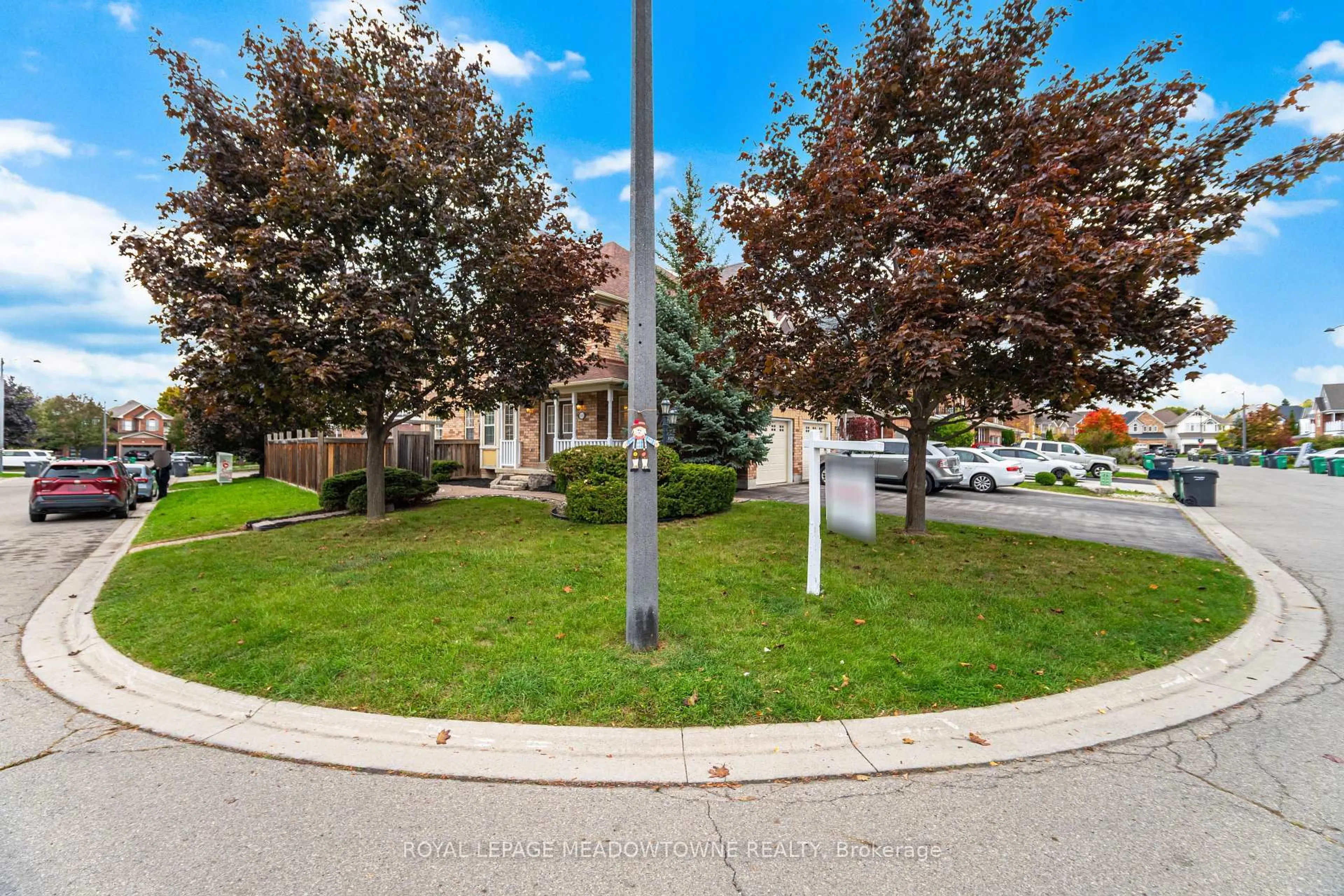 Patio, street for 1137 Meadowgrove Crt, Mississauga Ontario L5W 1J1